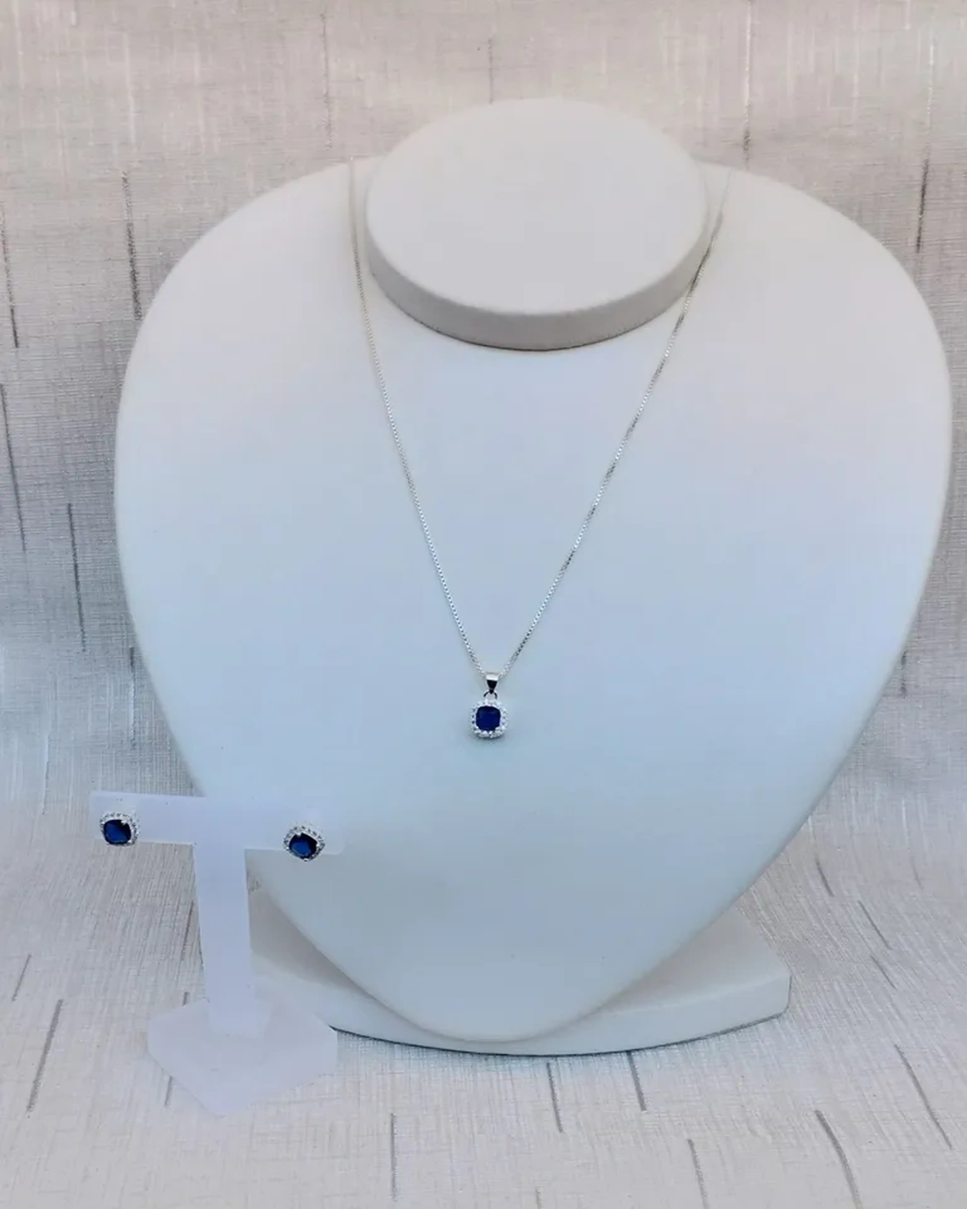 Conjunto Colar e Brincos com Safira Azul e Zircônias em Prata imagem