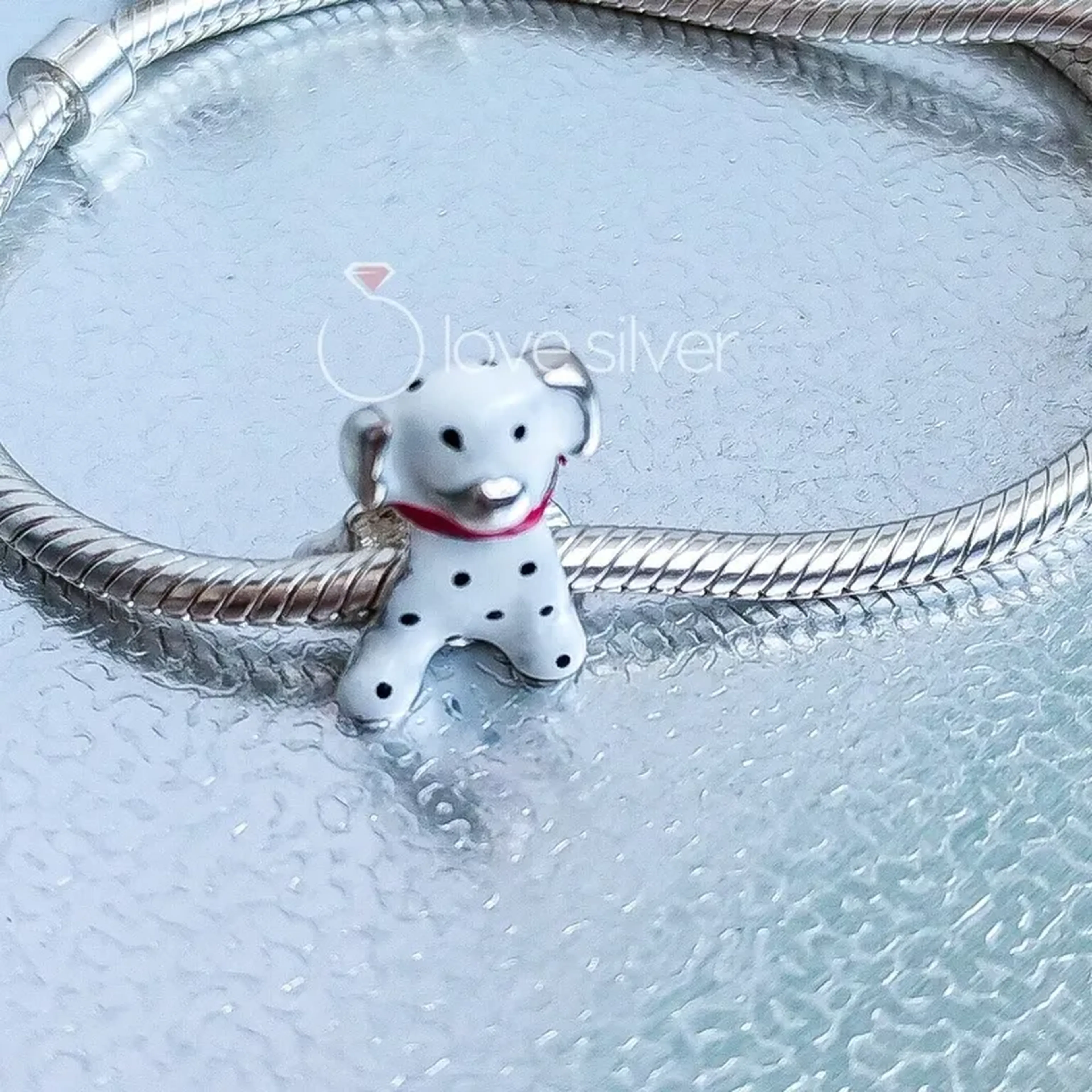 Berloque Cachorro Dálmata em Prata 925 com Resina Colorida imagem