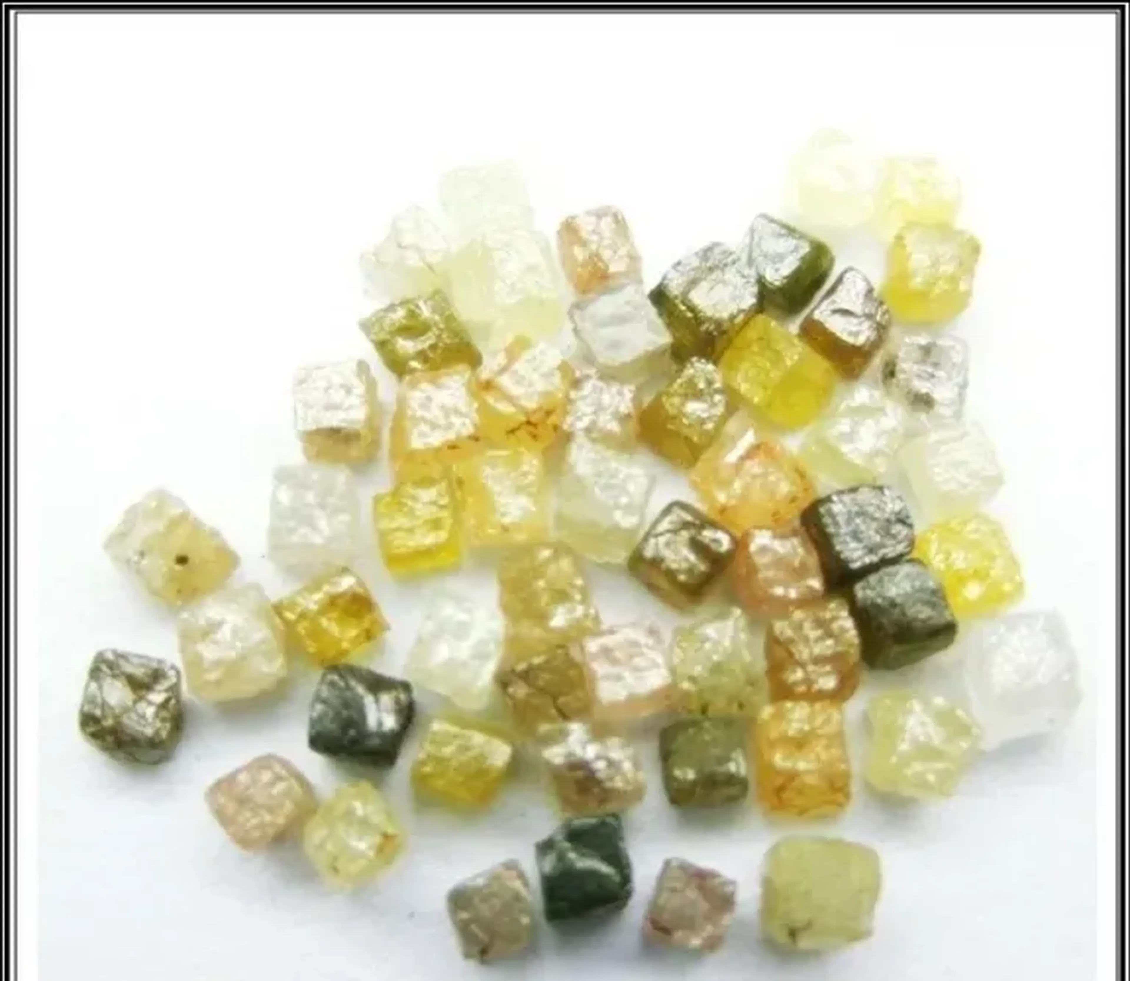 Diamantes Cúbicos em Bruto 0.04 - 0.14 Quilates imagem