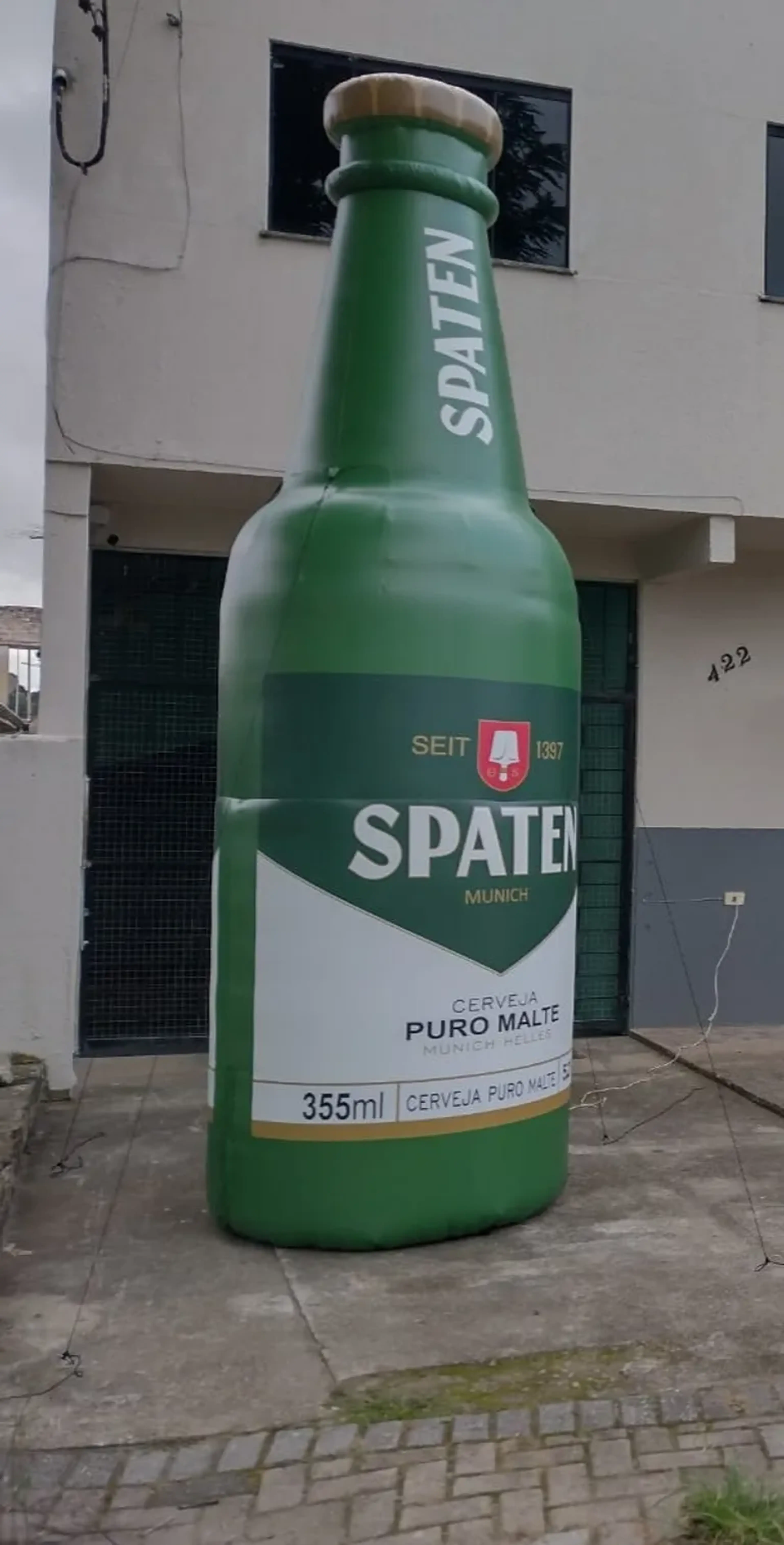 Inflável garrafa longneck 4 metros personalizado imagem