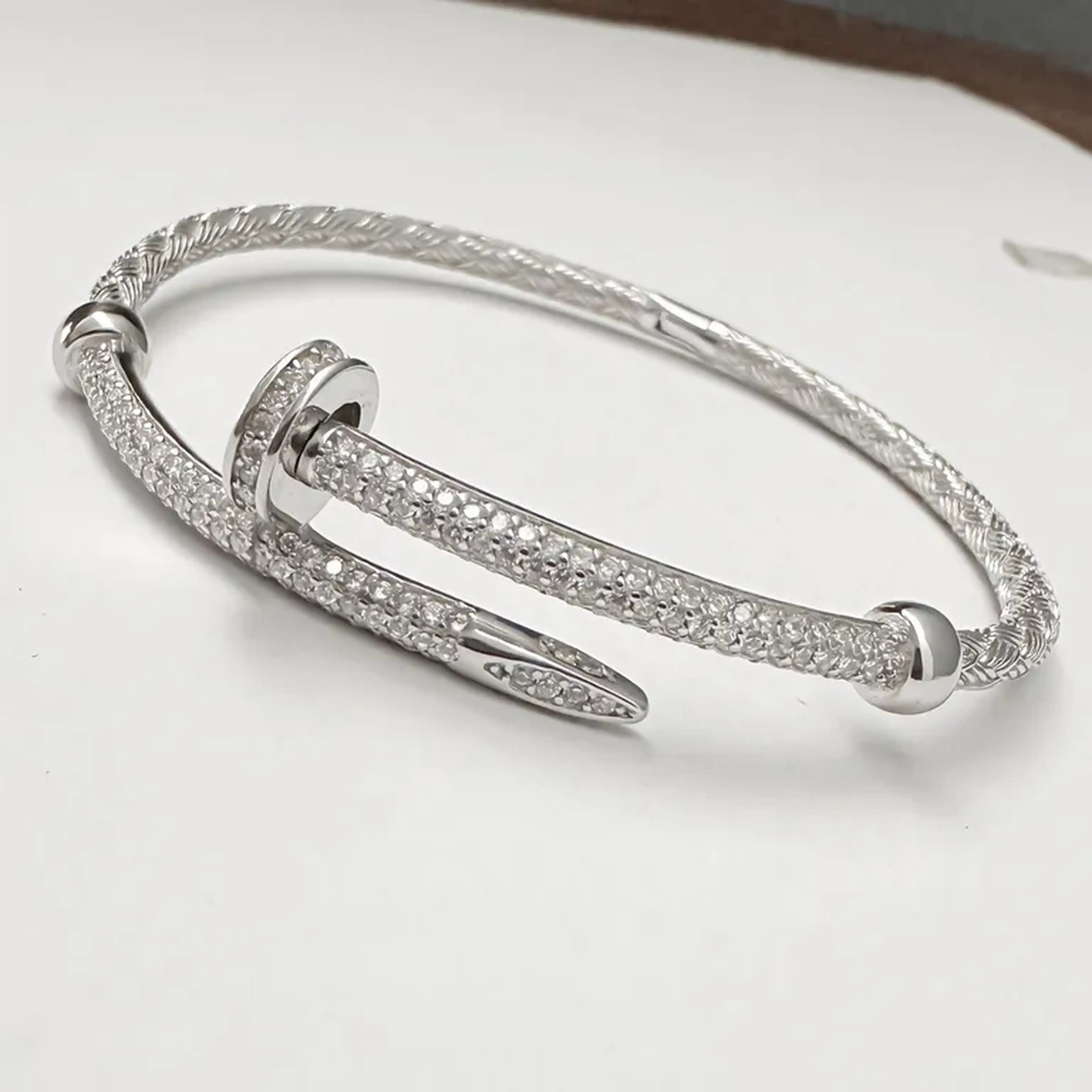 Bracelete em Prata cravejado Inspiração Juste on Clou imagem