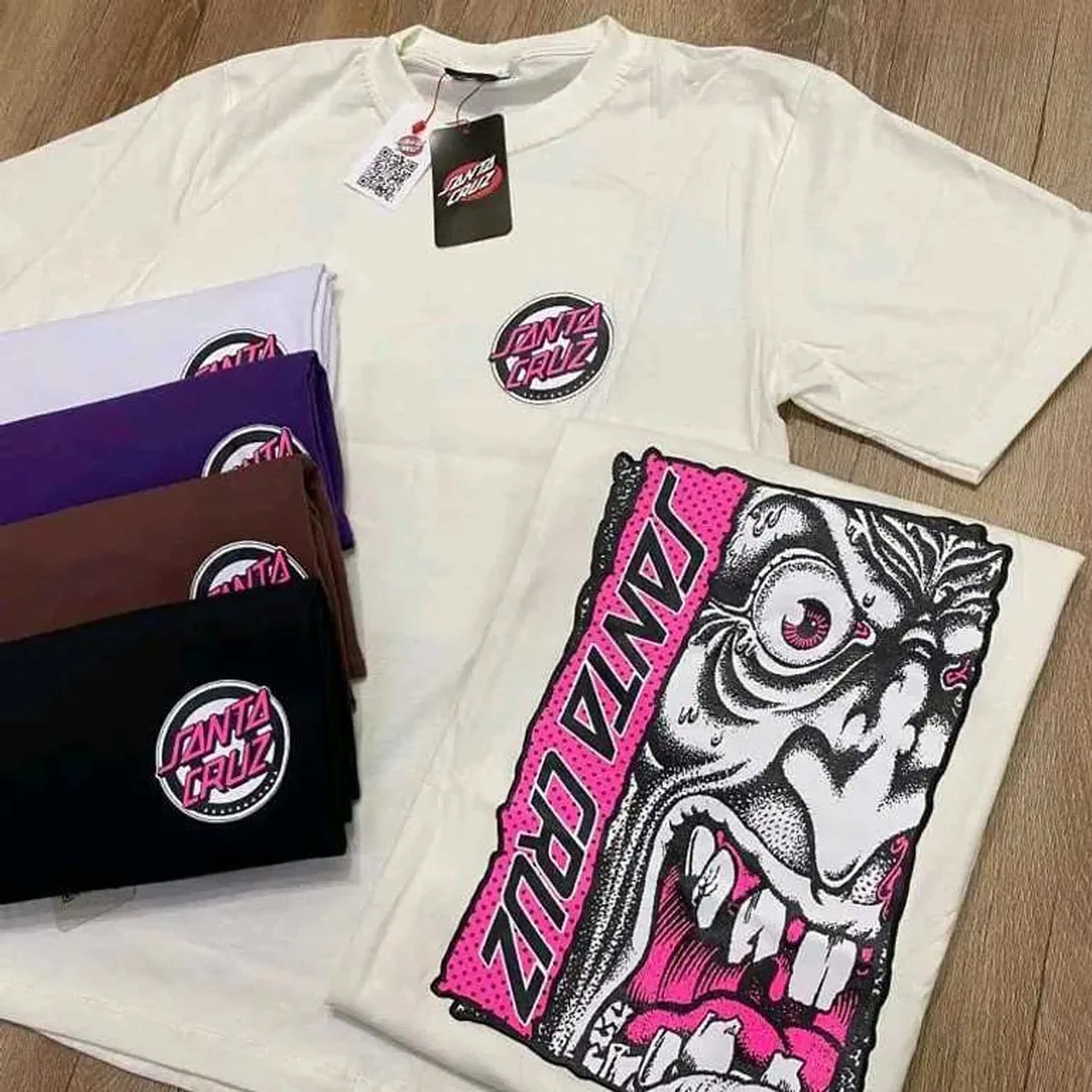 Camiseta Streetwear - Santa Cruz - Off White M imagem