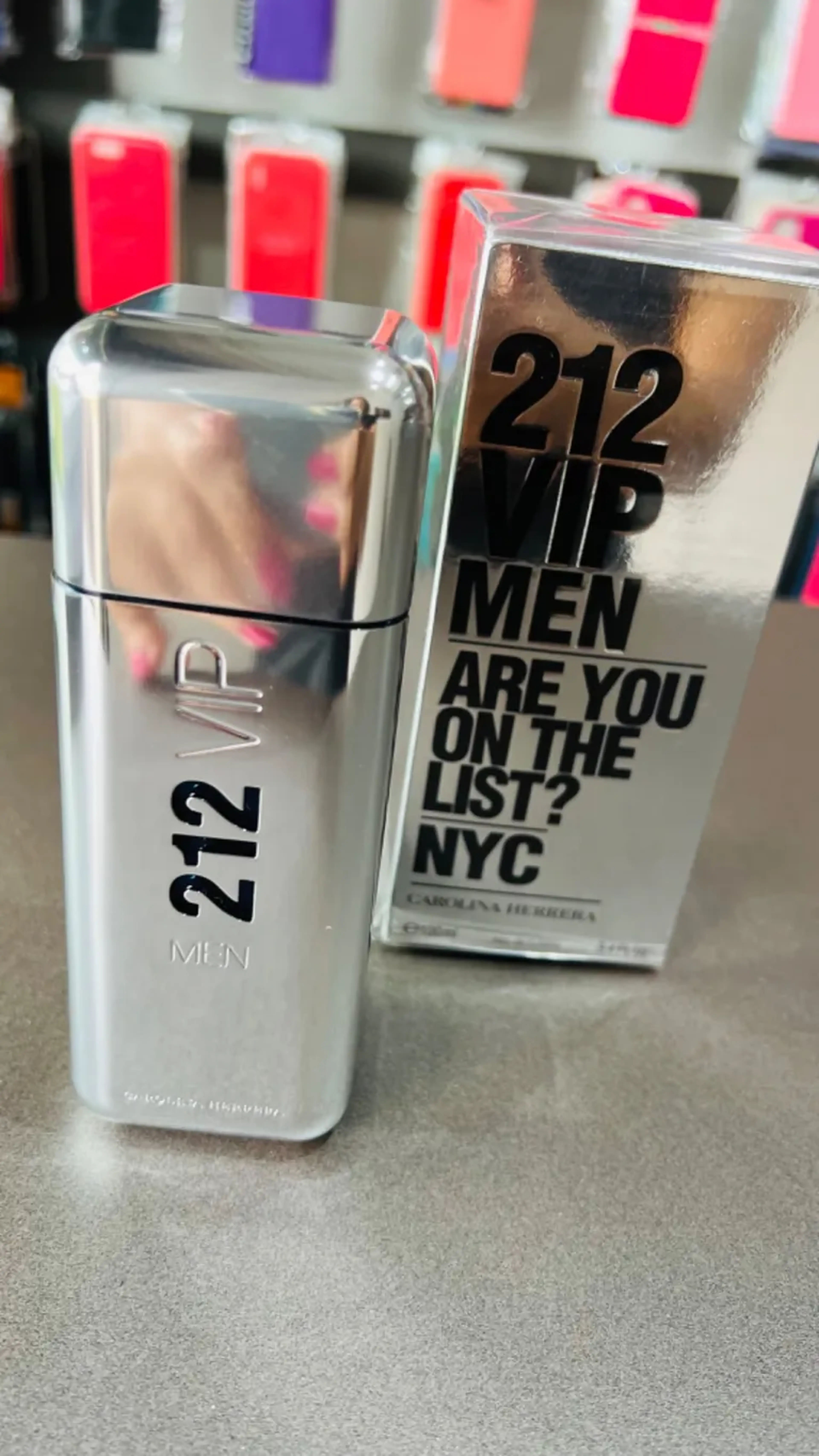 Perfume 212 VIP Masculino 100ML EDT imagem