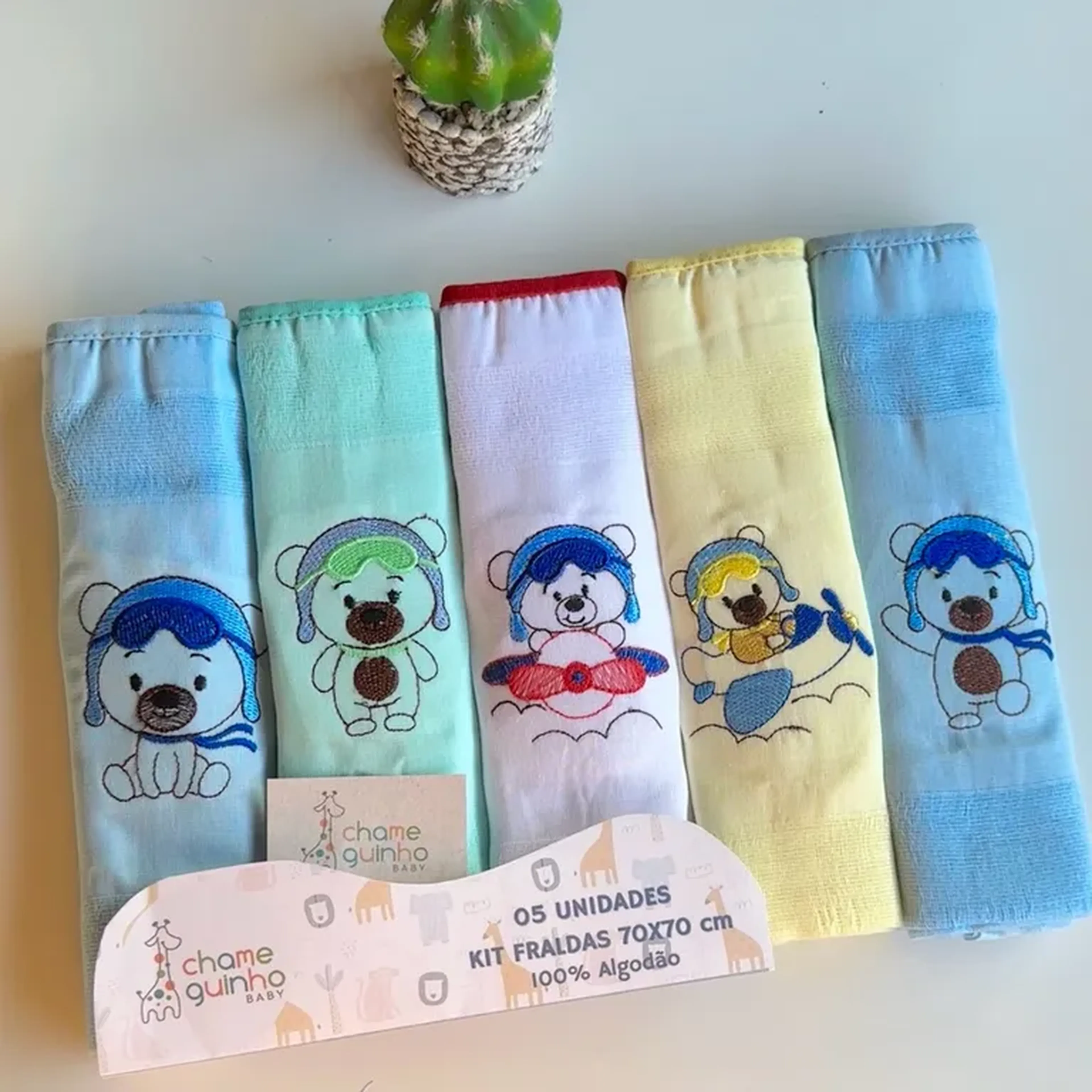 kit fralda bordada colorida urso aviador imagem