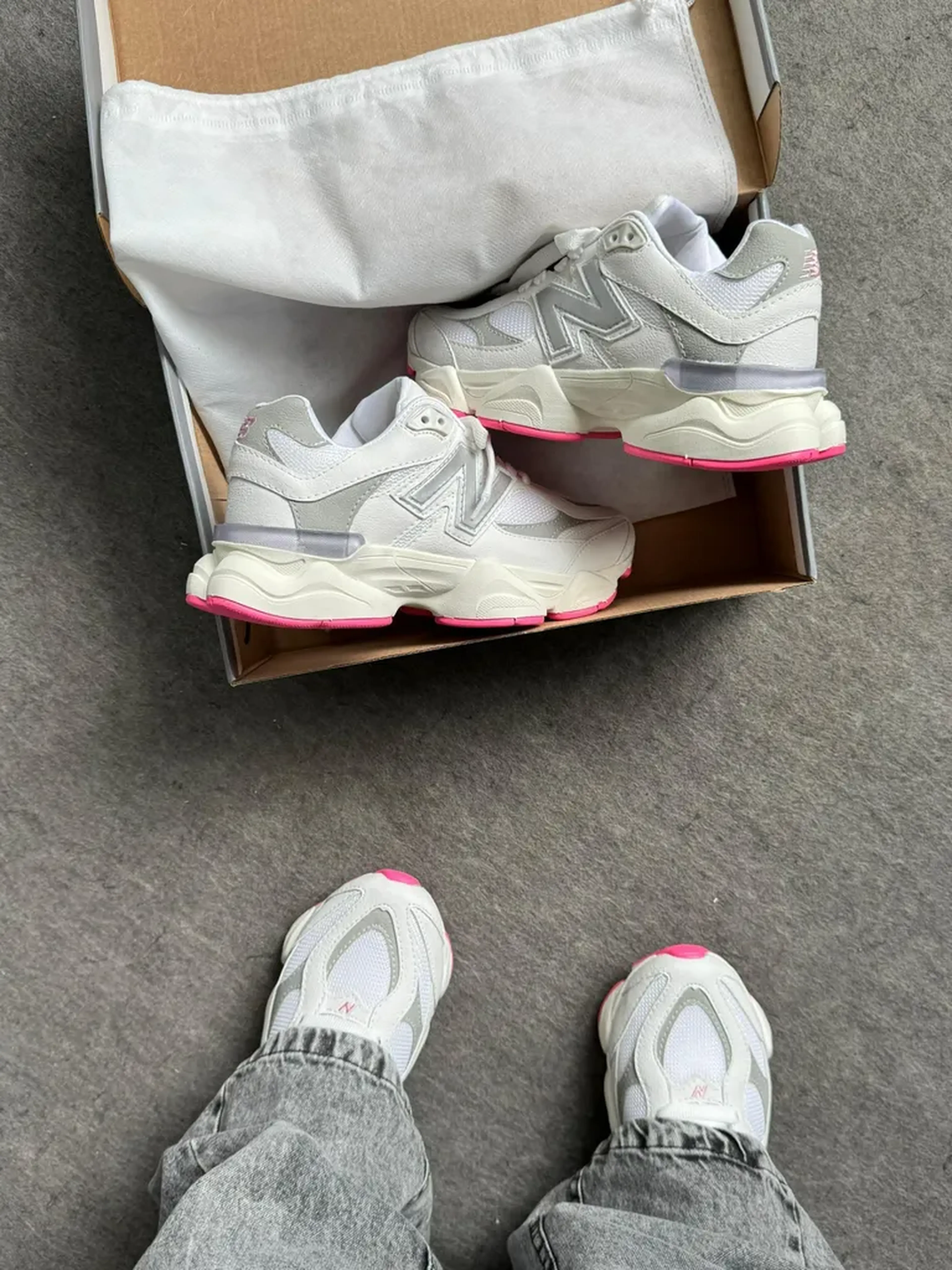 NEW BALANCE 9060 - Branco Rosa imagem