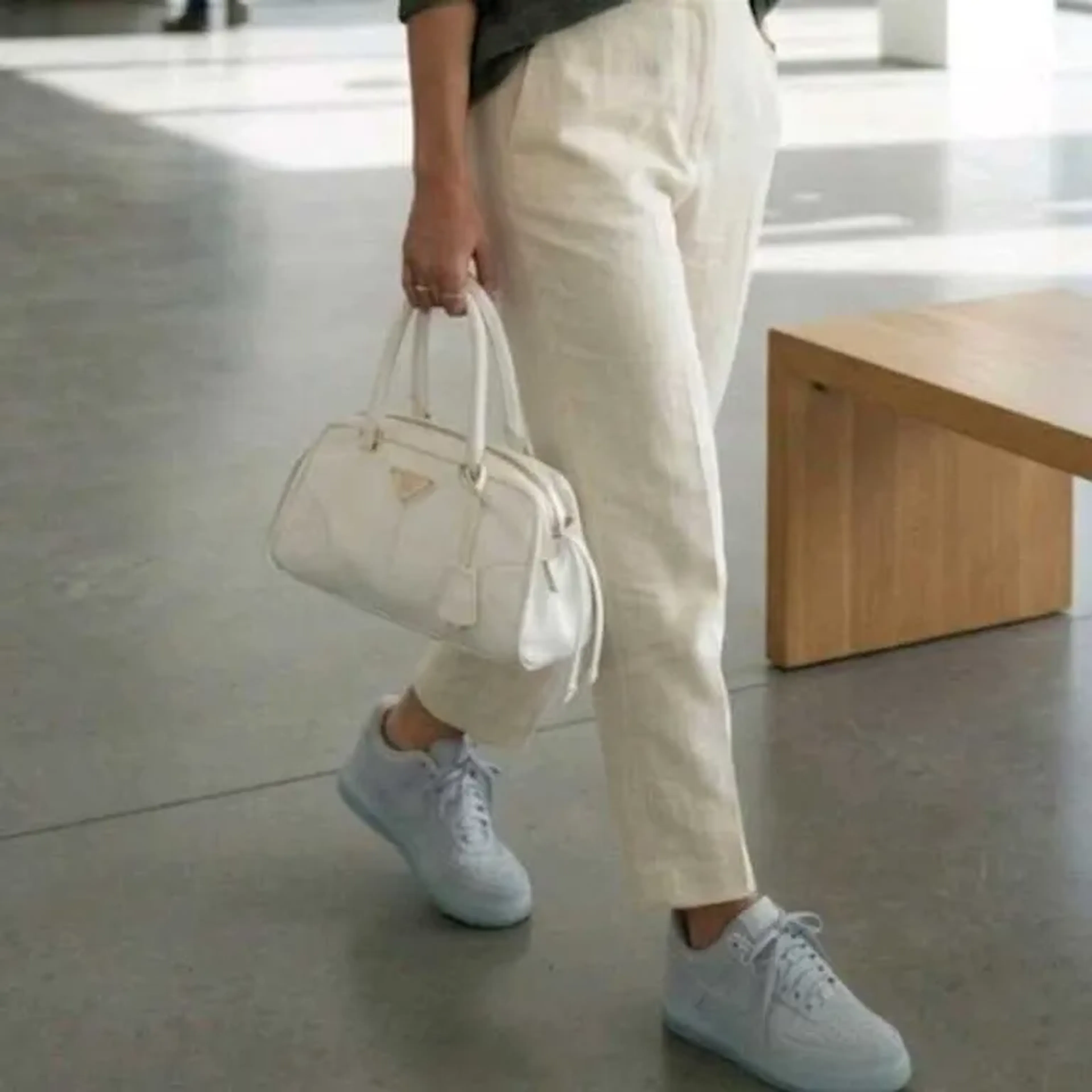 Tênis Feminino Nike Air Force Linha Luxo imagem