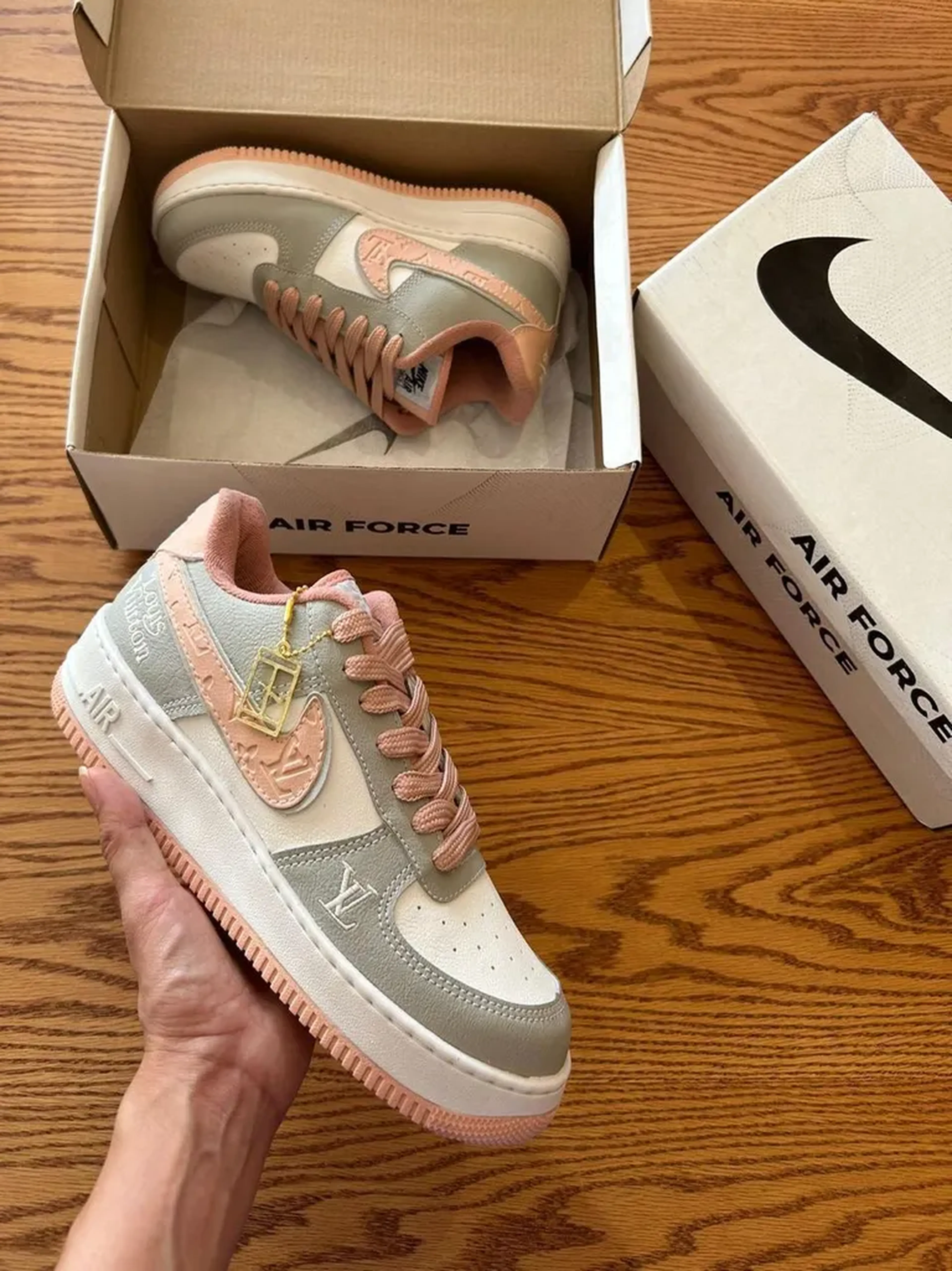 Tênis Nike Air Force Bicolor Louis Vuitton Primeira Linha imagem