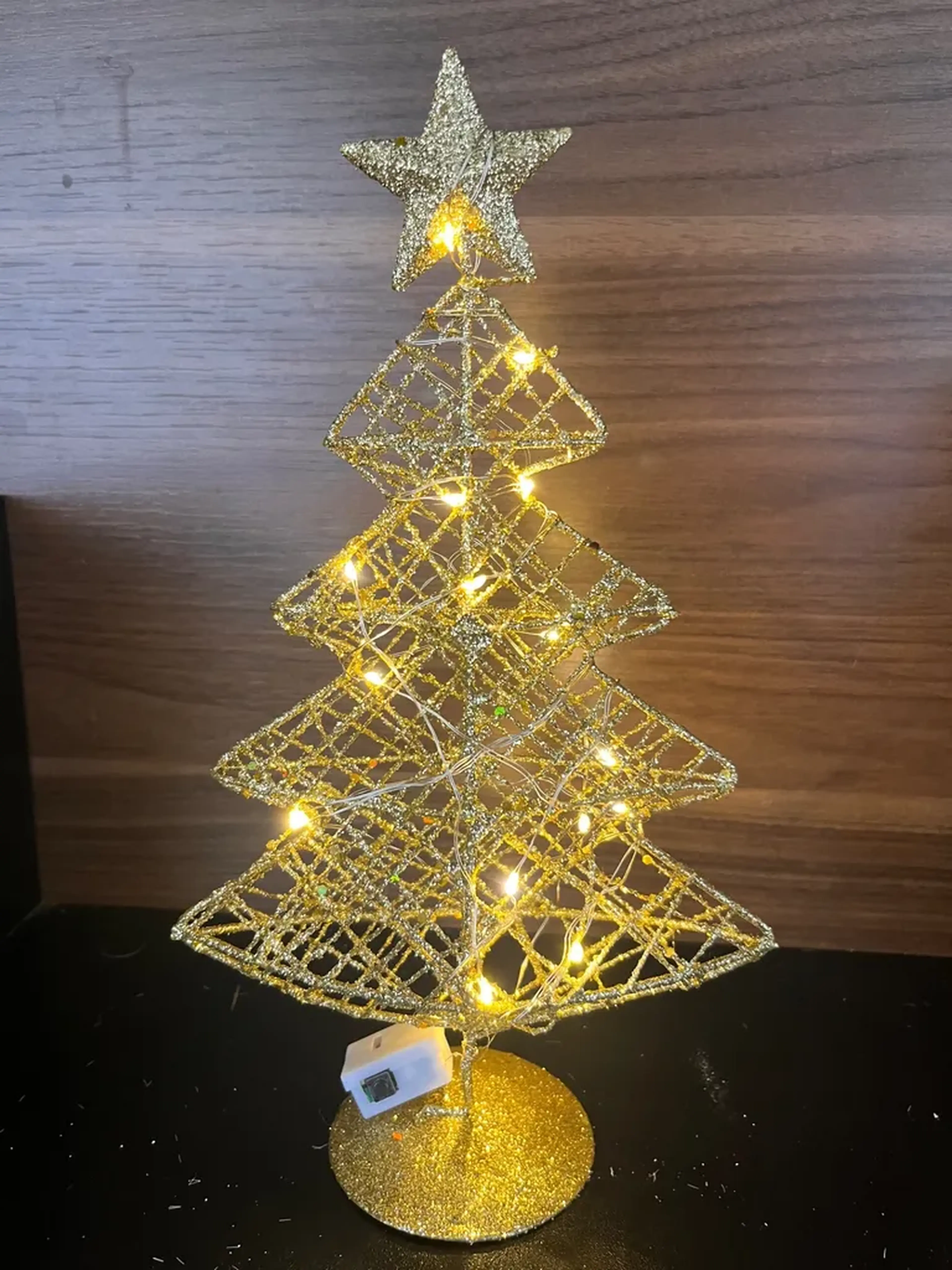 Árvore aramada com Led imagem