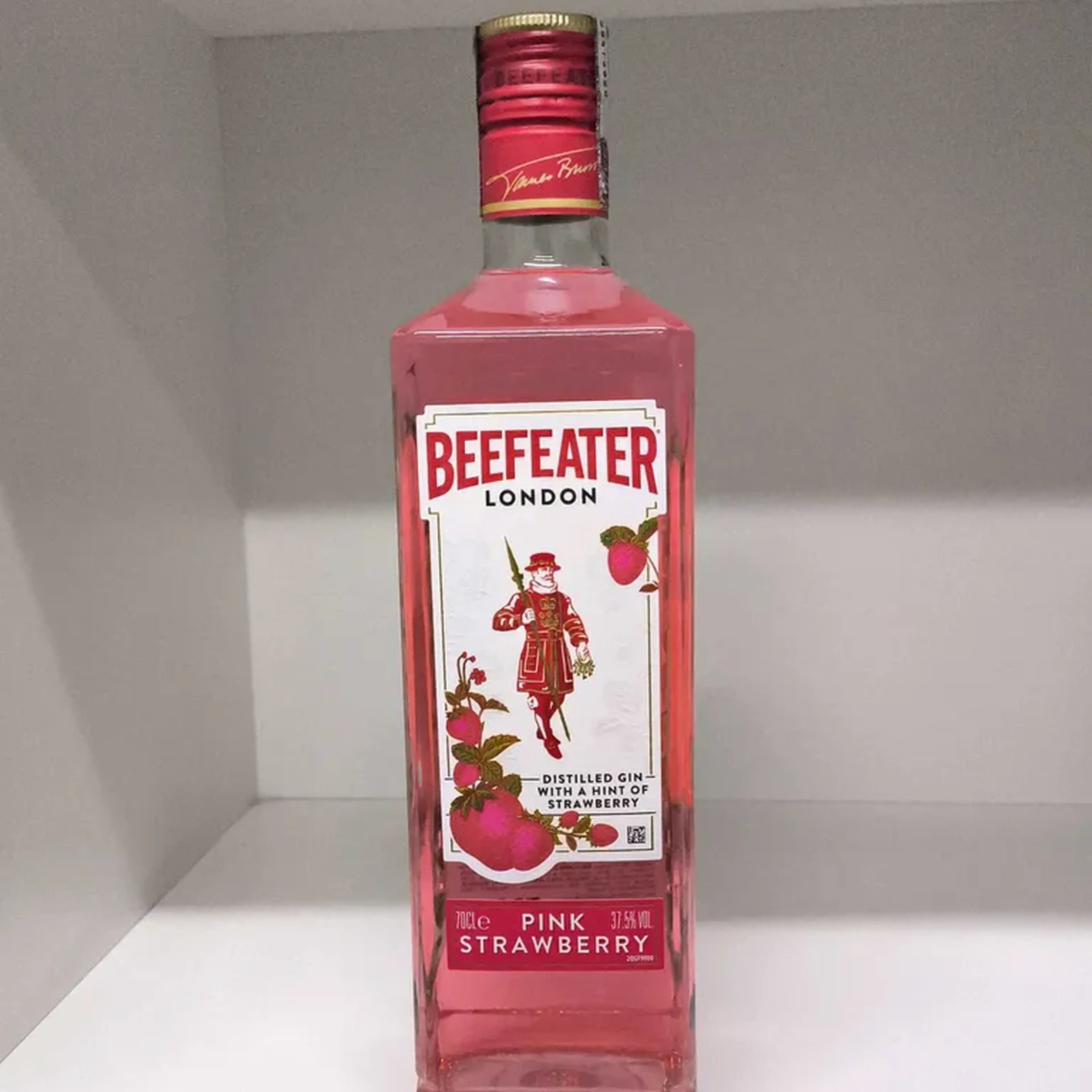 COPÃO GIN BEEFEATER MORANGO+RED BULL imagem