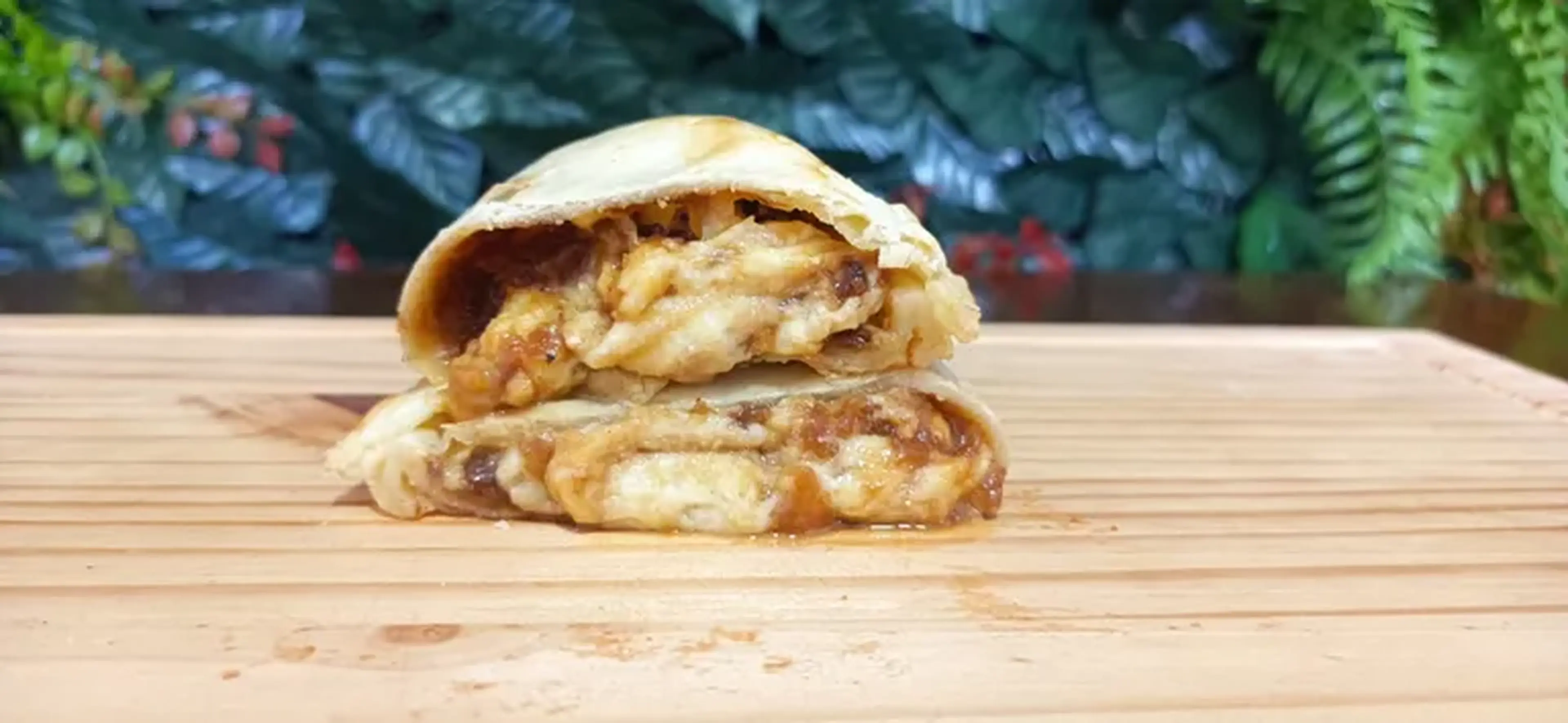 Empanada de Queijo com Cebola Caramelizada imagem
