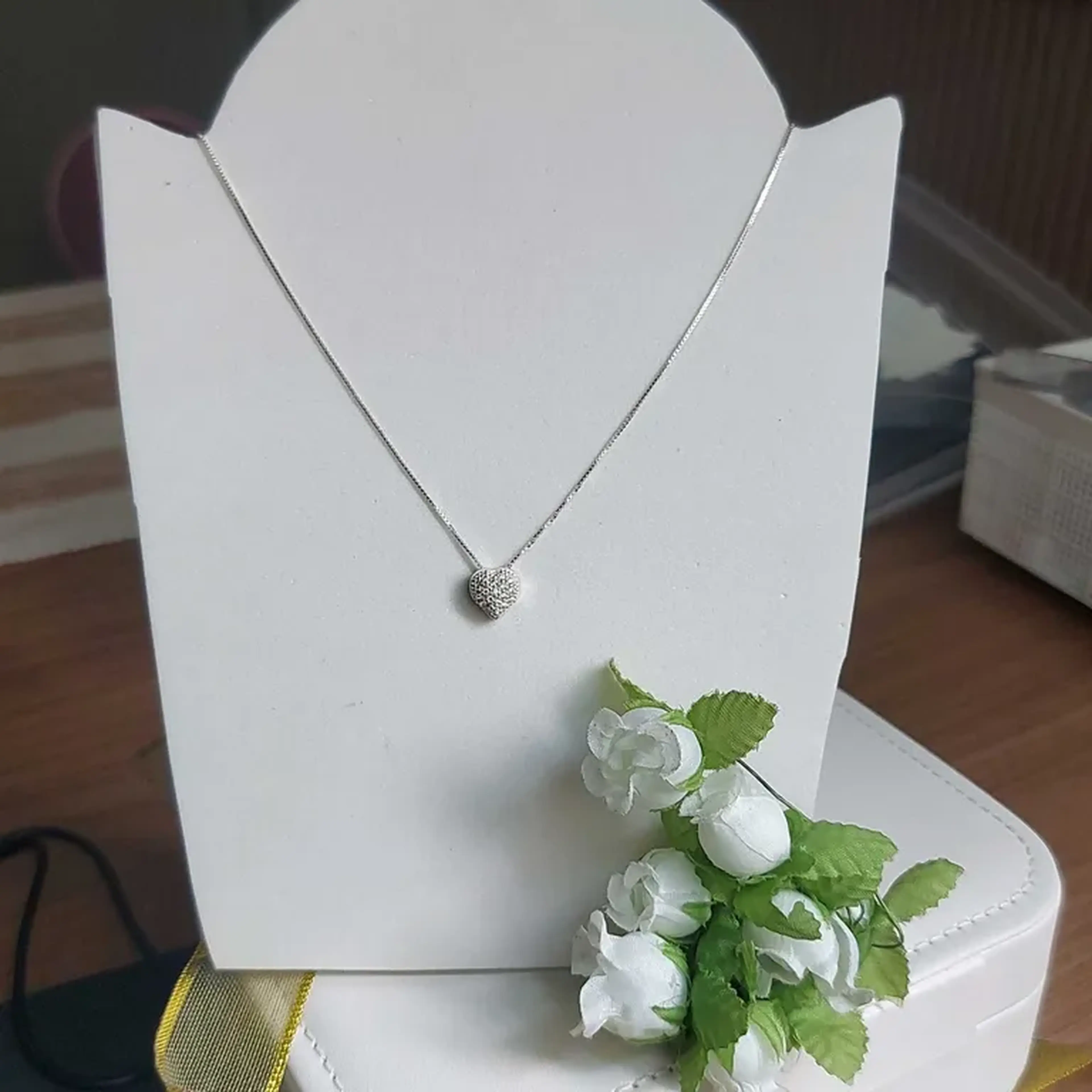 colar coracao cravejado branco 45cm imagem