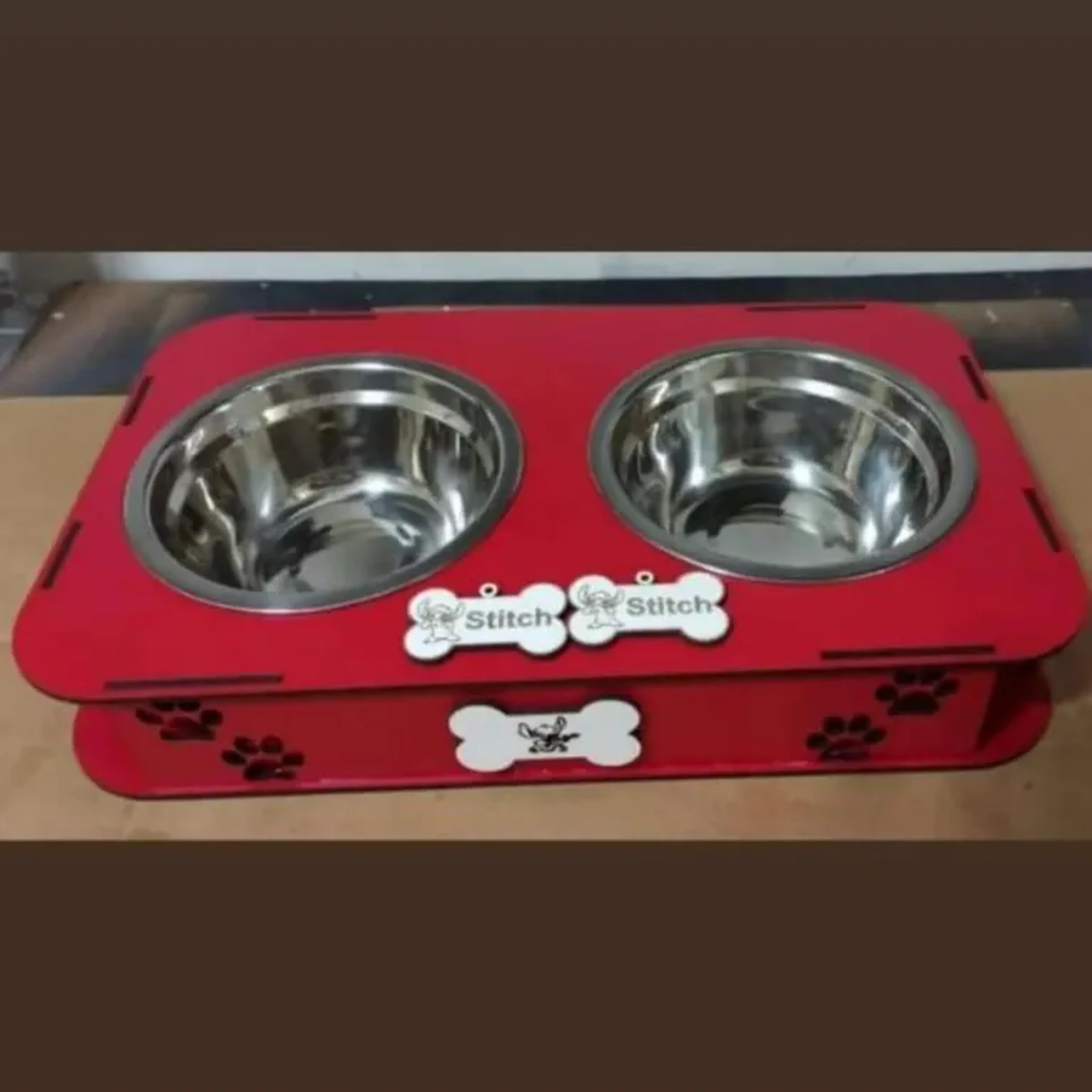 Comedouro pet 32x19x15+ 2 potinhos inox imagem