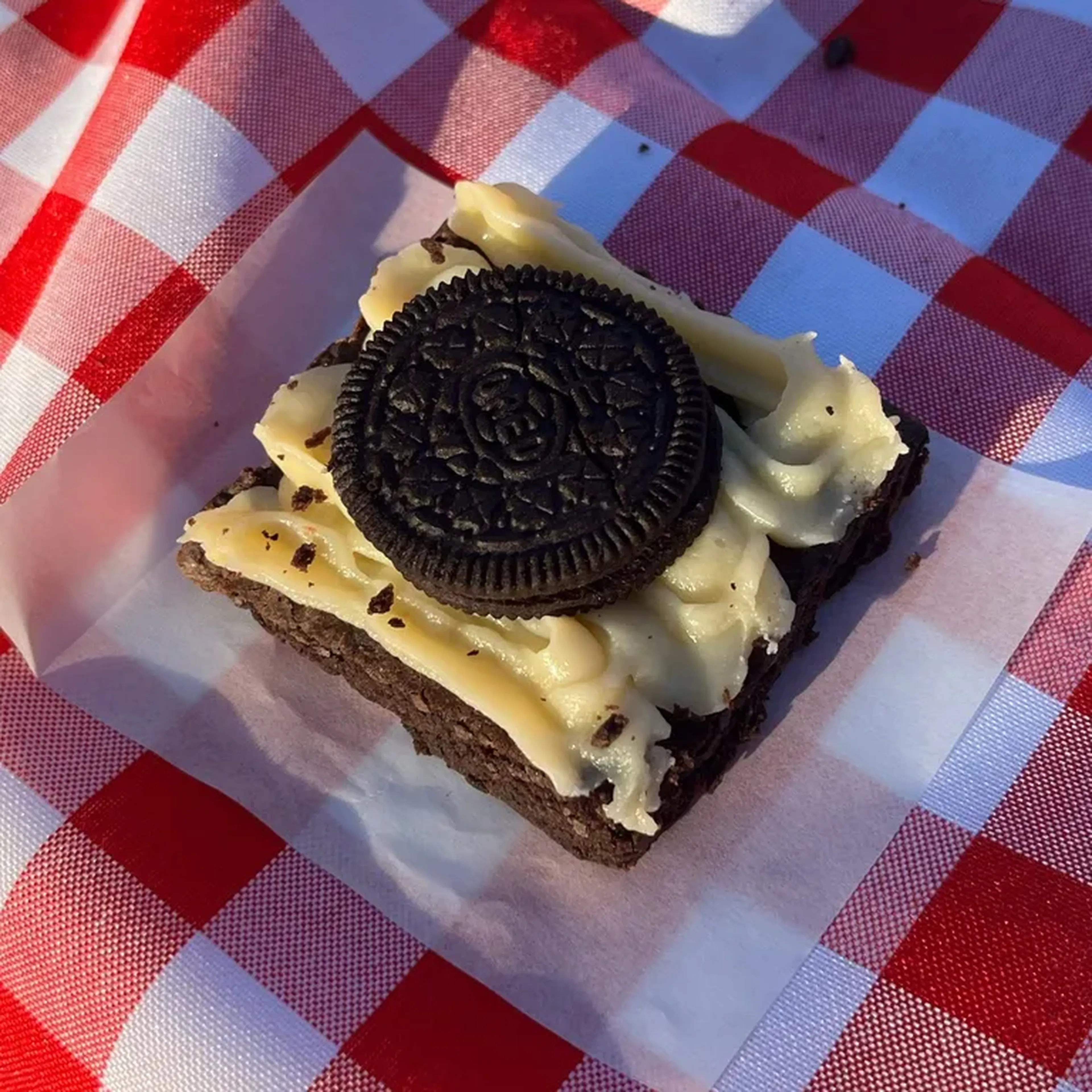 Brownie com Cobertura de Ninho e Oreo imagem