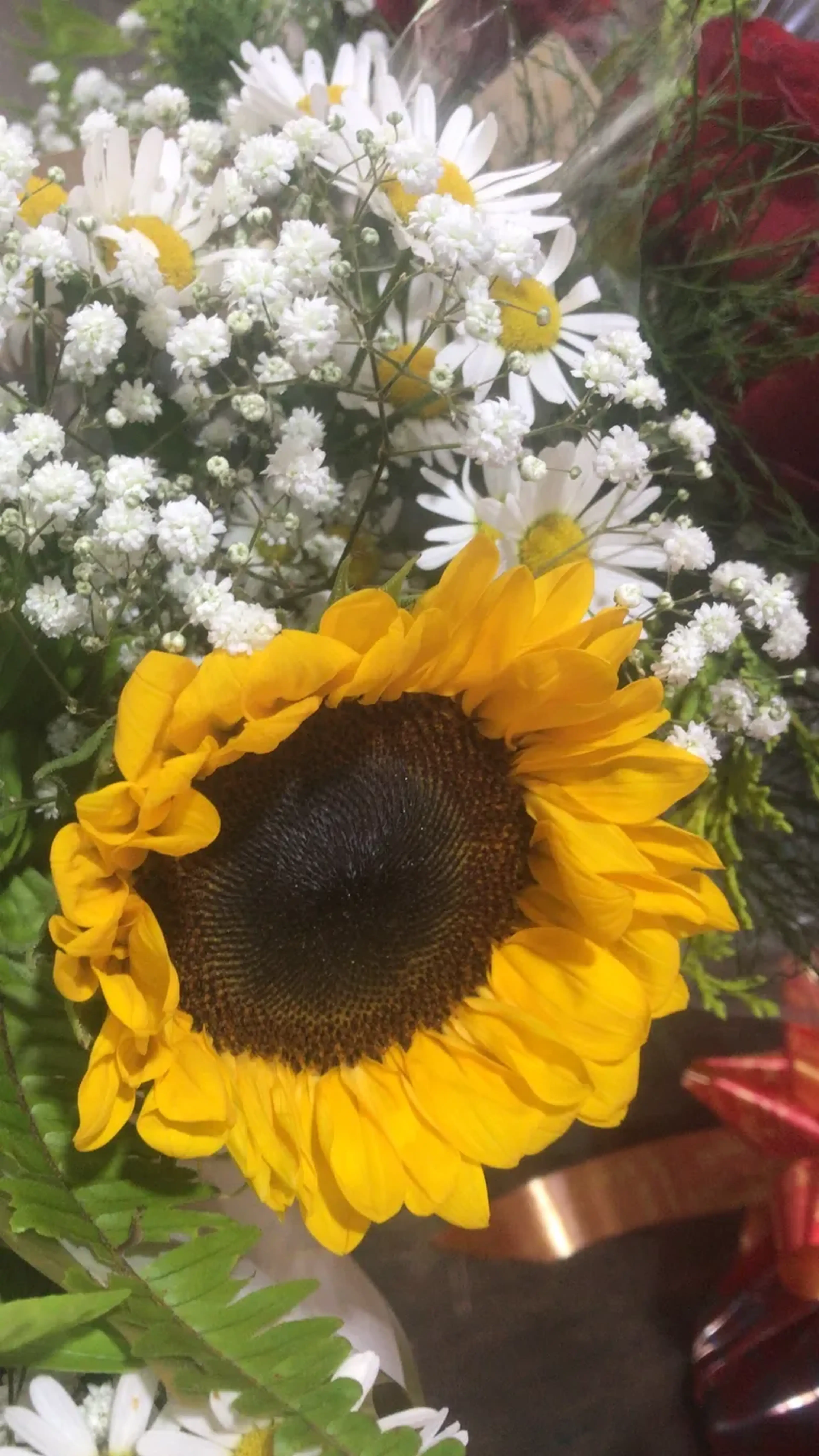 1 girassol, uma velinha aromática e um card imagem