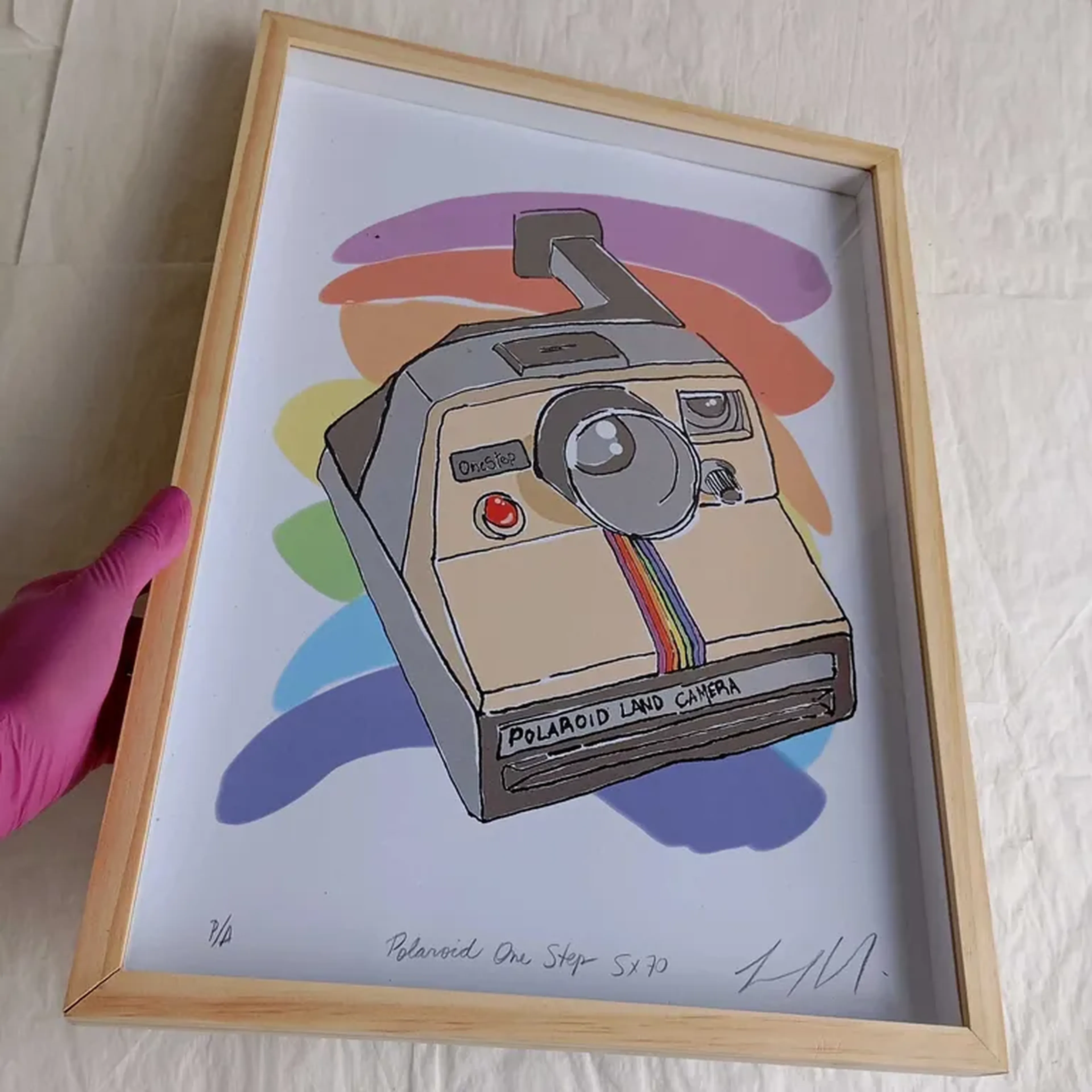 We Love Cameras - Polaroid SX70 - 30x42 cm moldura alta imagem