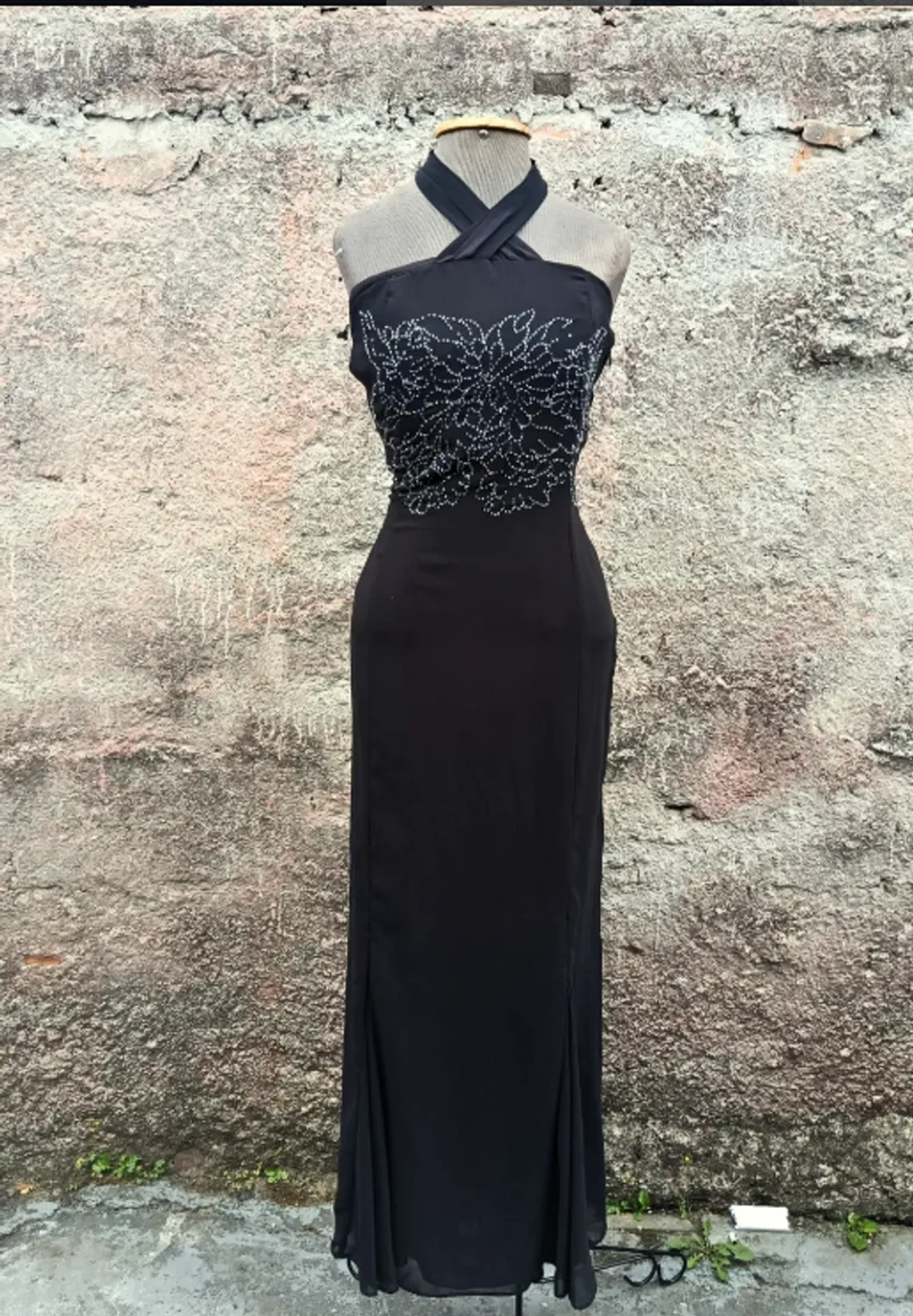 black vintage gown imagem