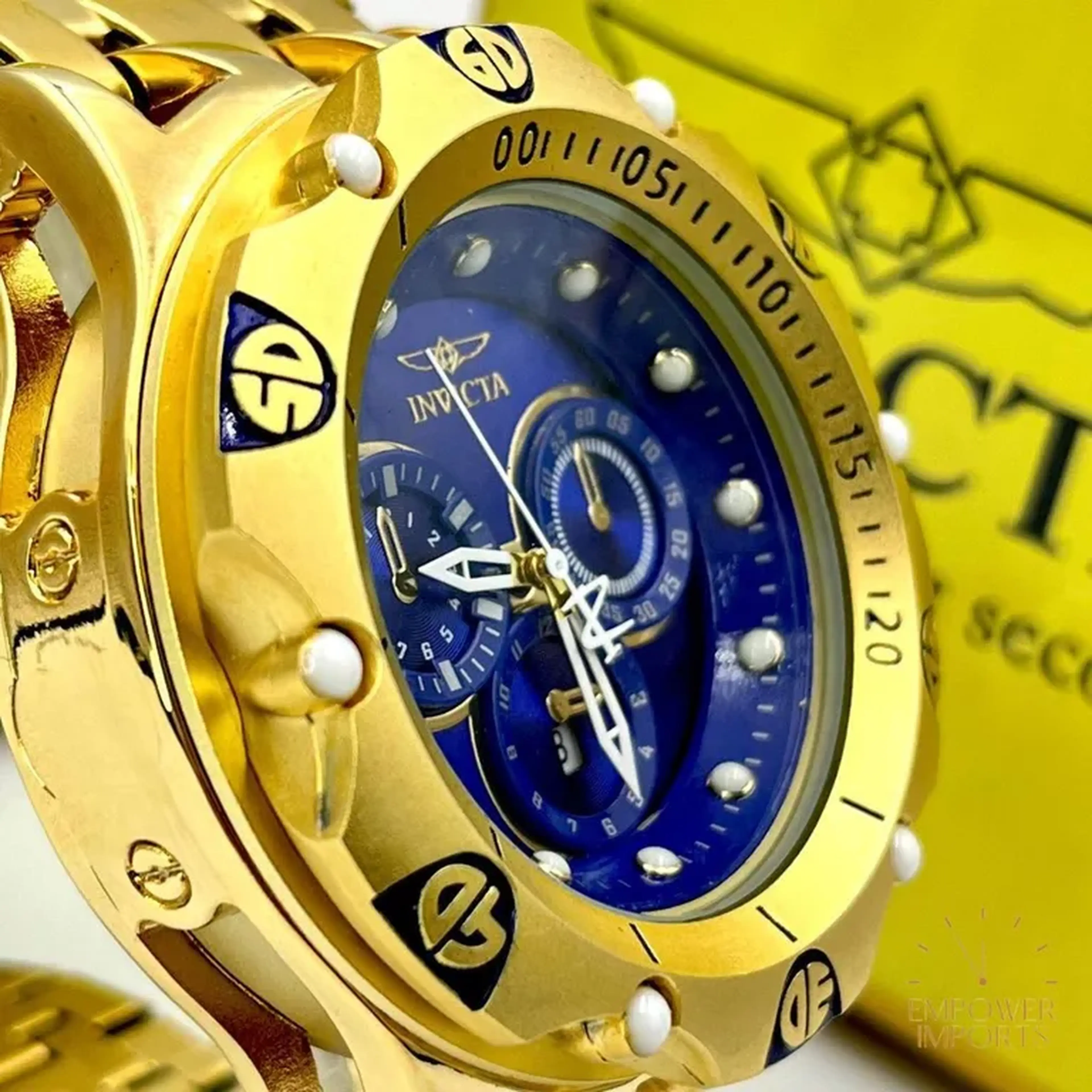 Relógio Invicta Fundo Azul imagem