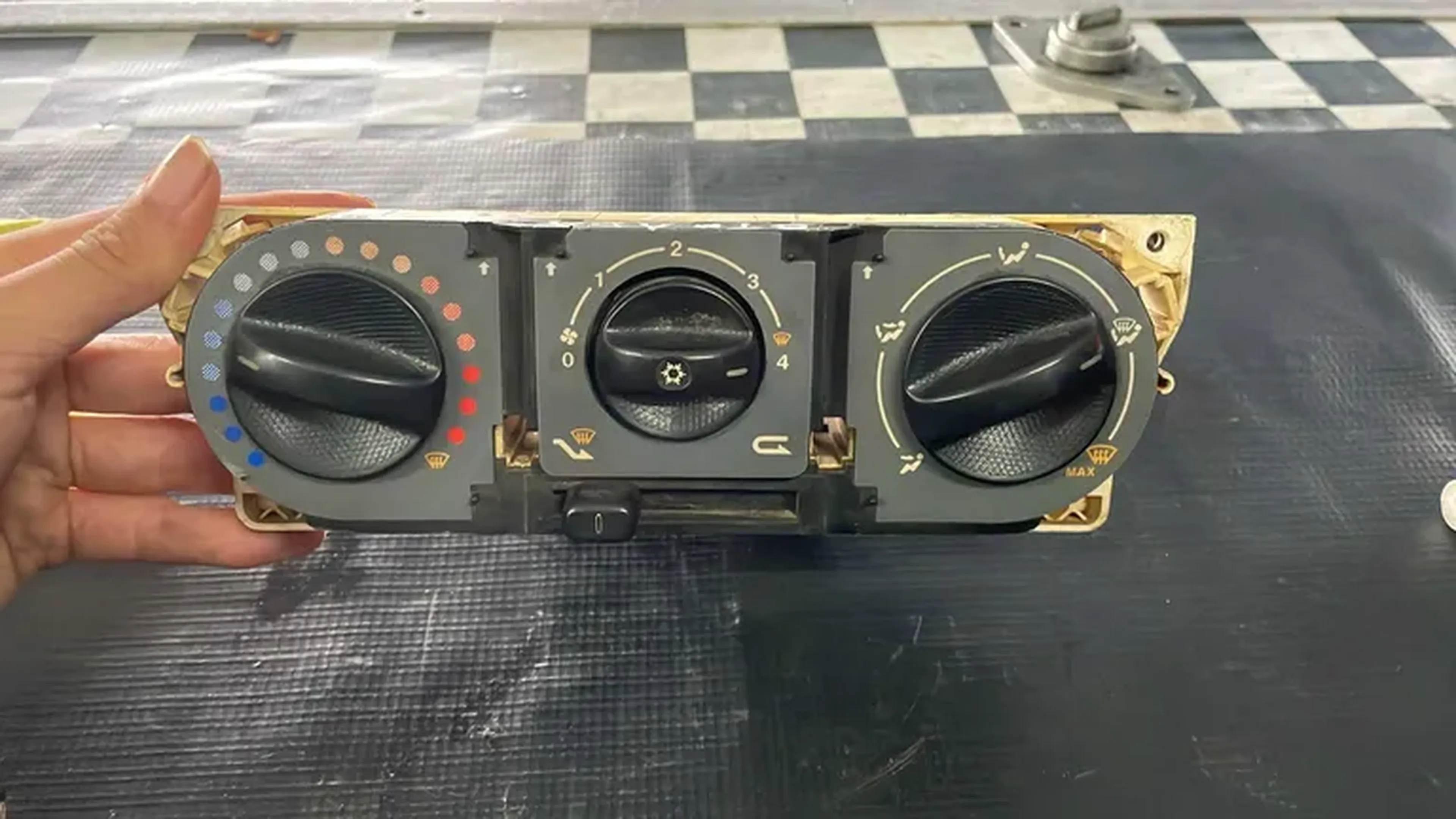 Painel de Controle do Ar Condicionado da Strada imagem