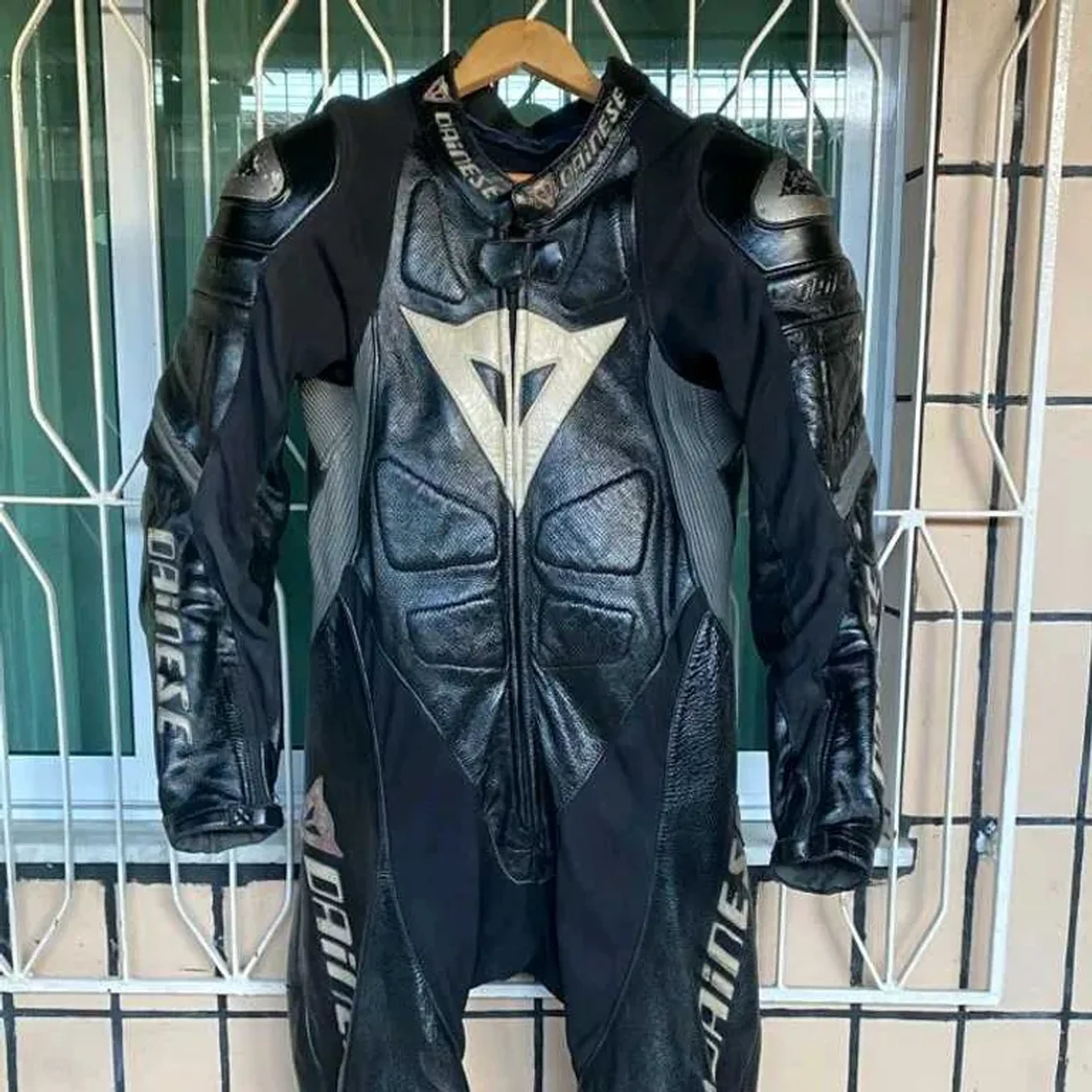 MACACÃO DE COURO DAINESE INTEGRAL imagem