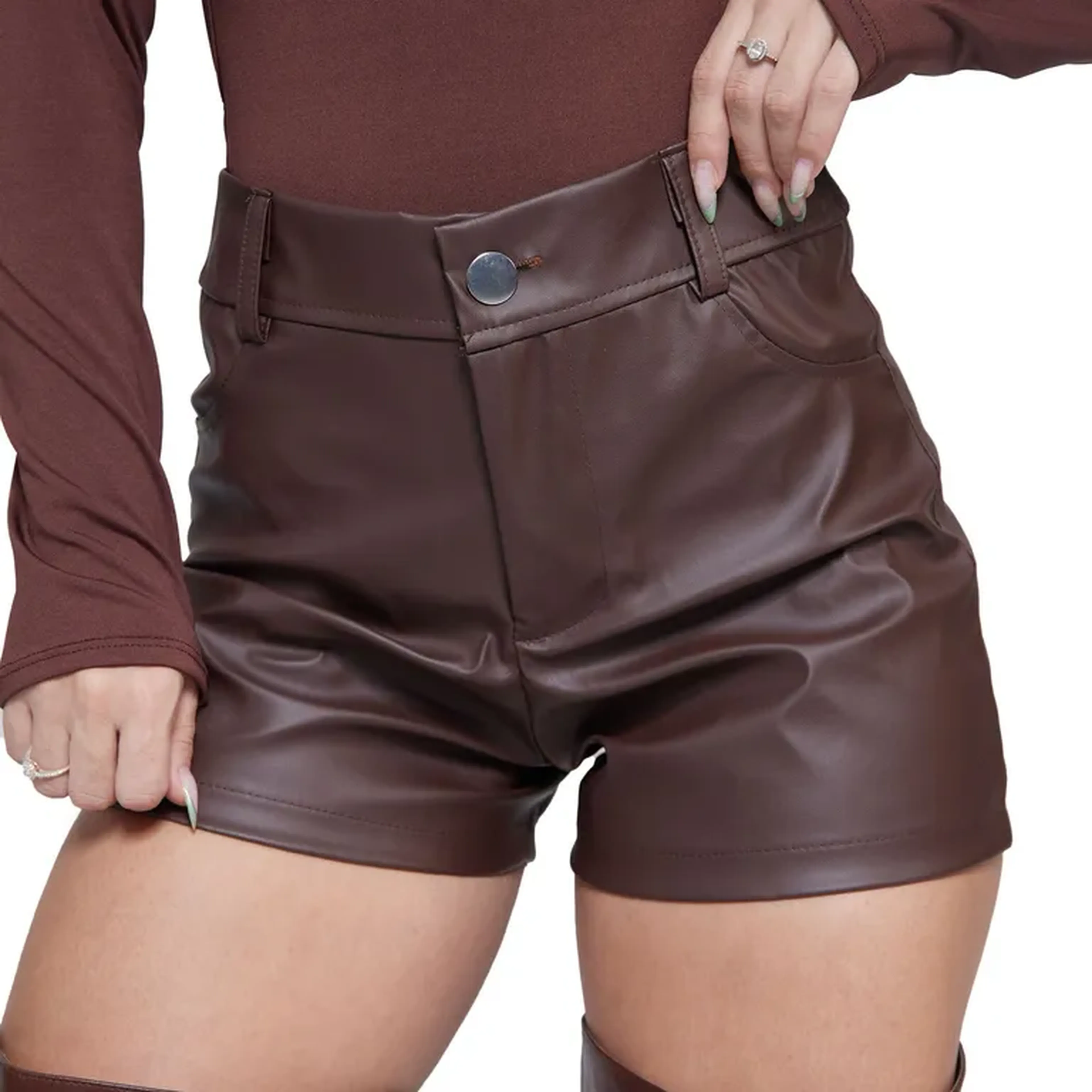 SHORT COURO MARROM imagem