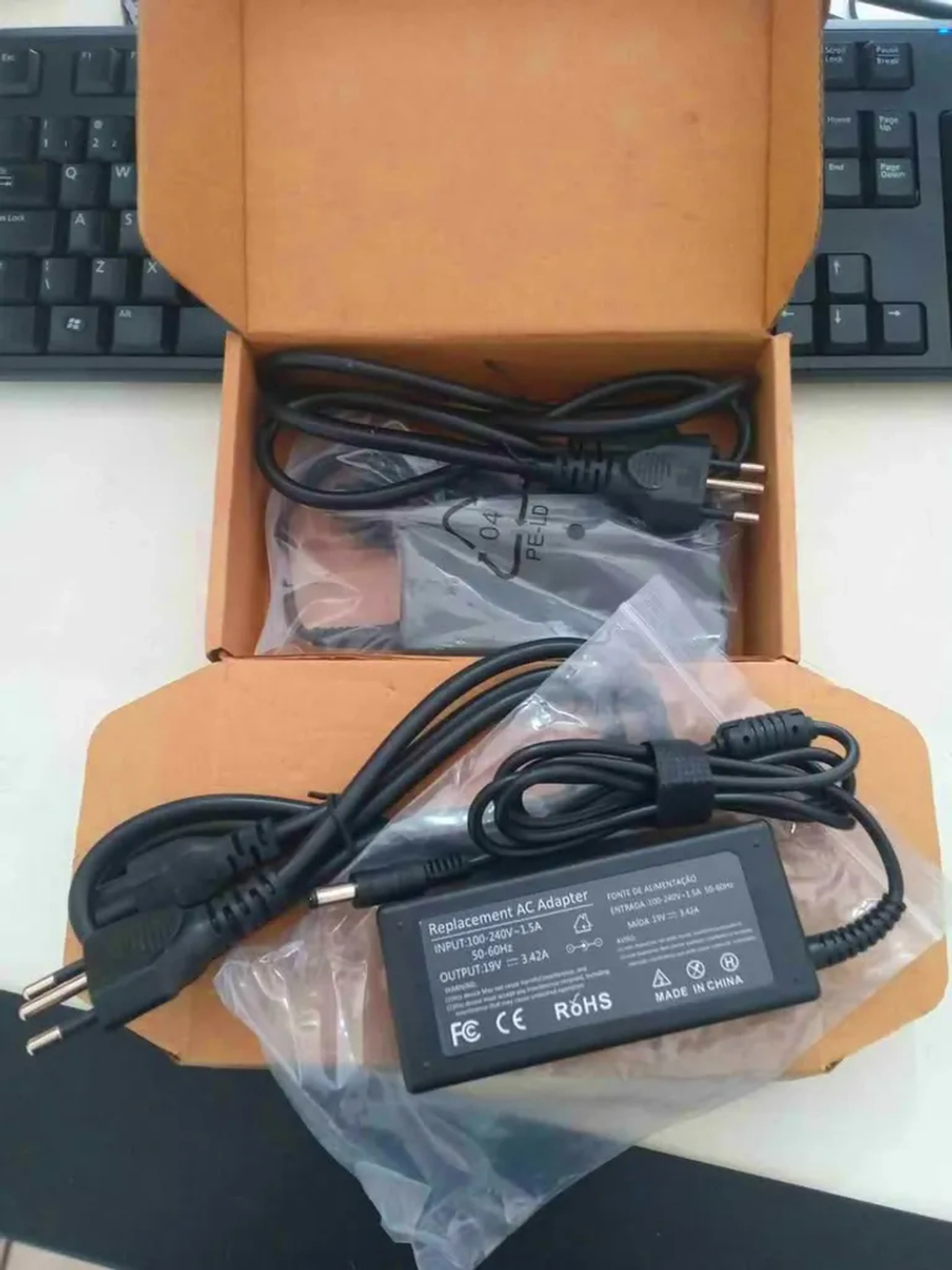 Carregador de Notebook TVs Vídeo Game Eletrônicos 19V 20V 3.42A imagem