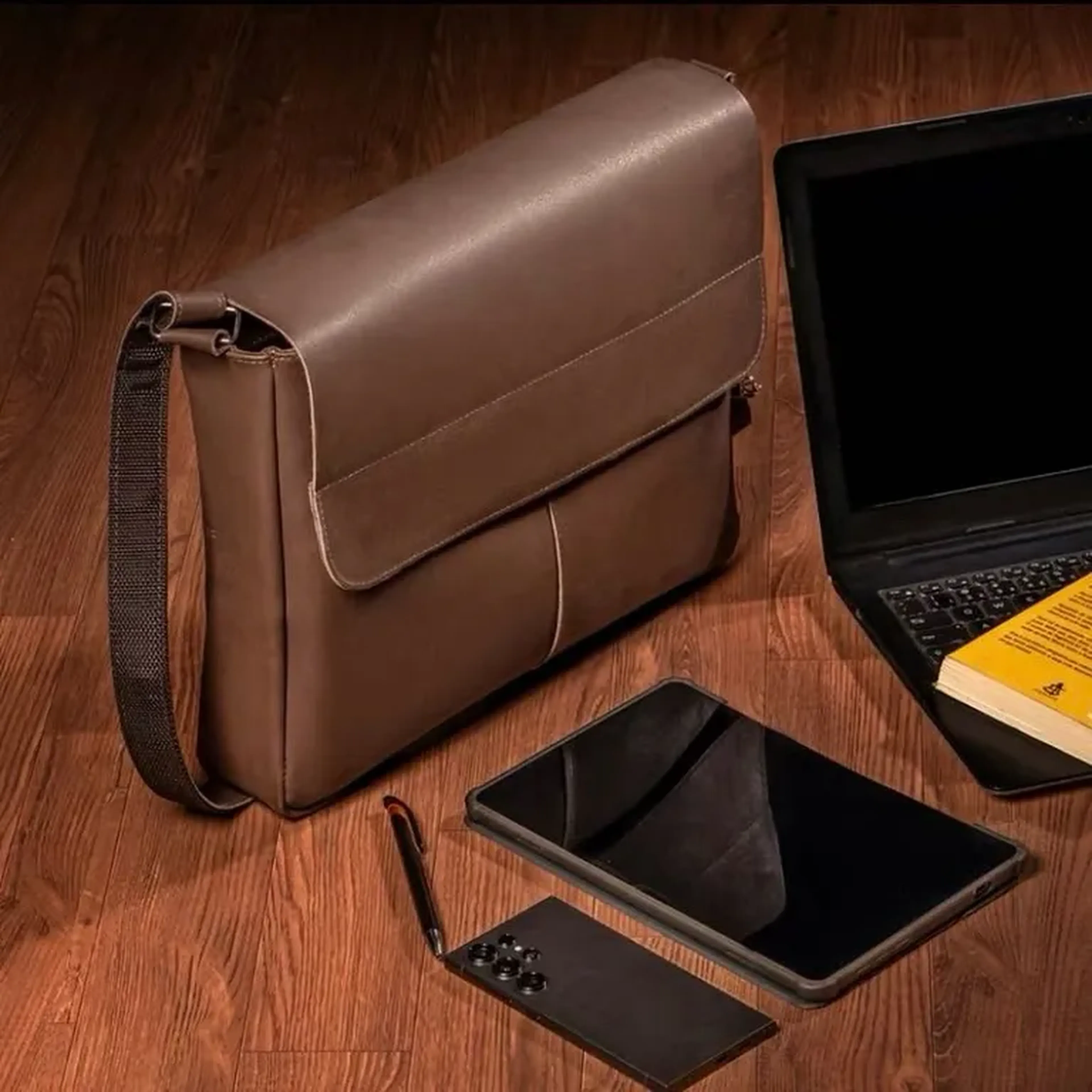 Bolsa Carteiro em Couro Legítimo imagem