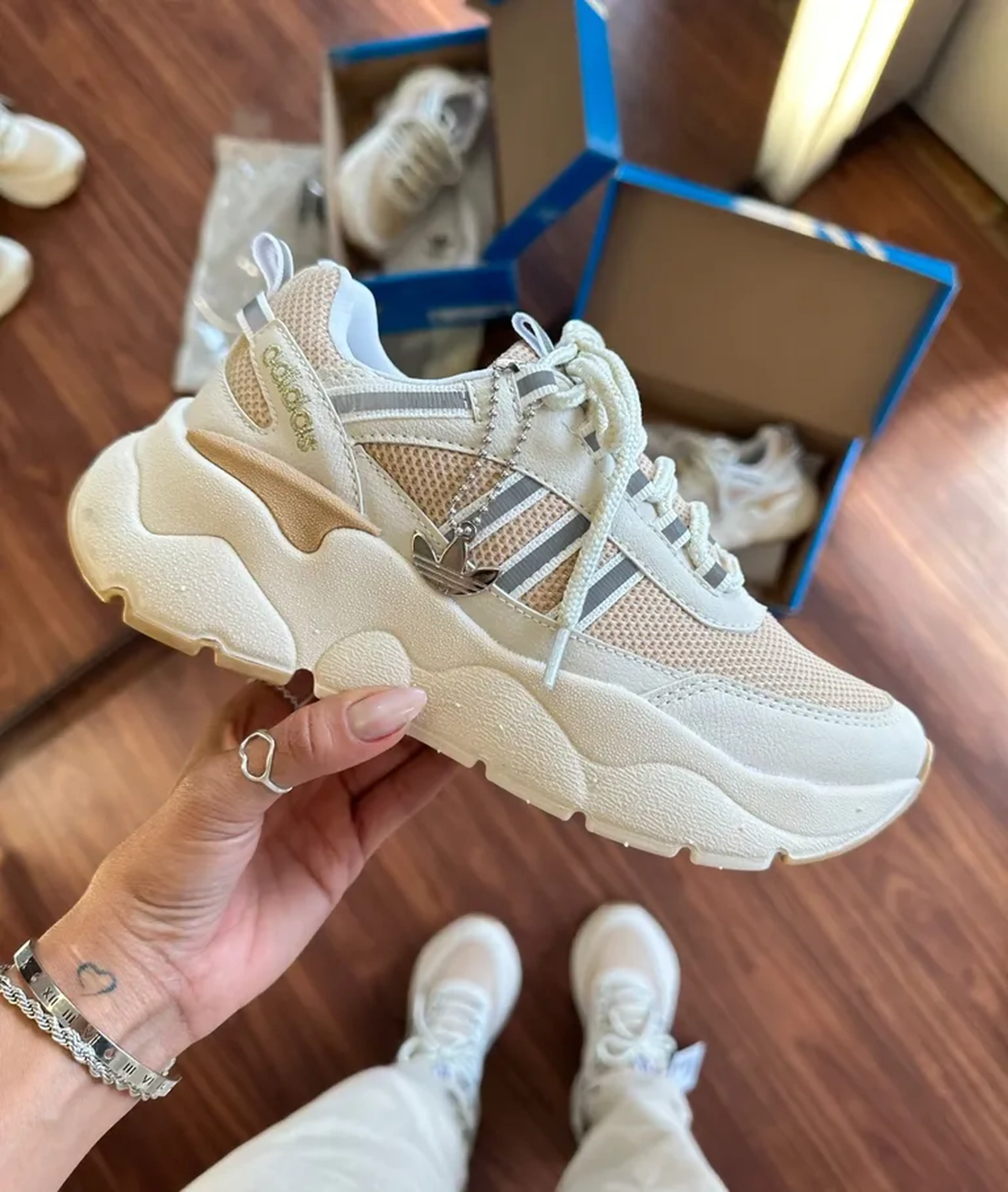ADIDAS DYMOND imagem