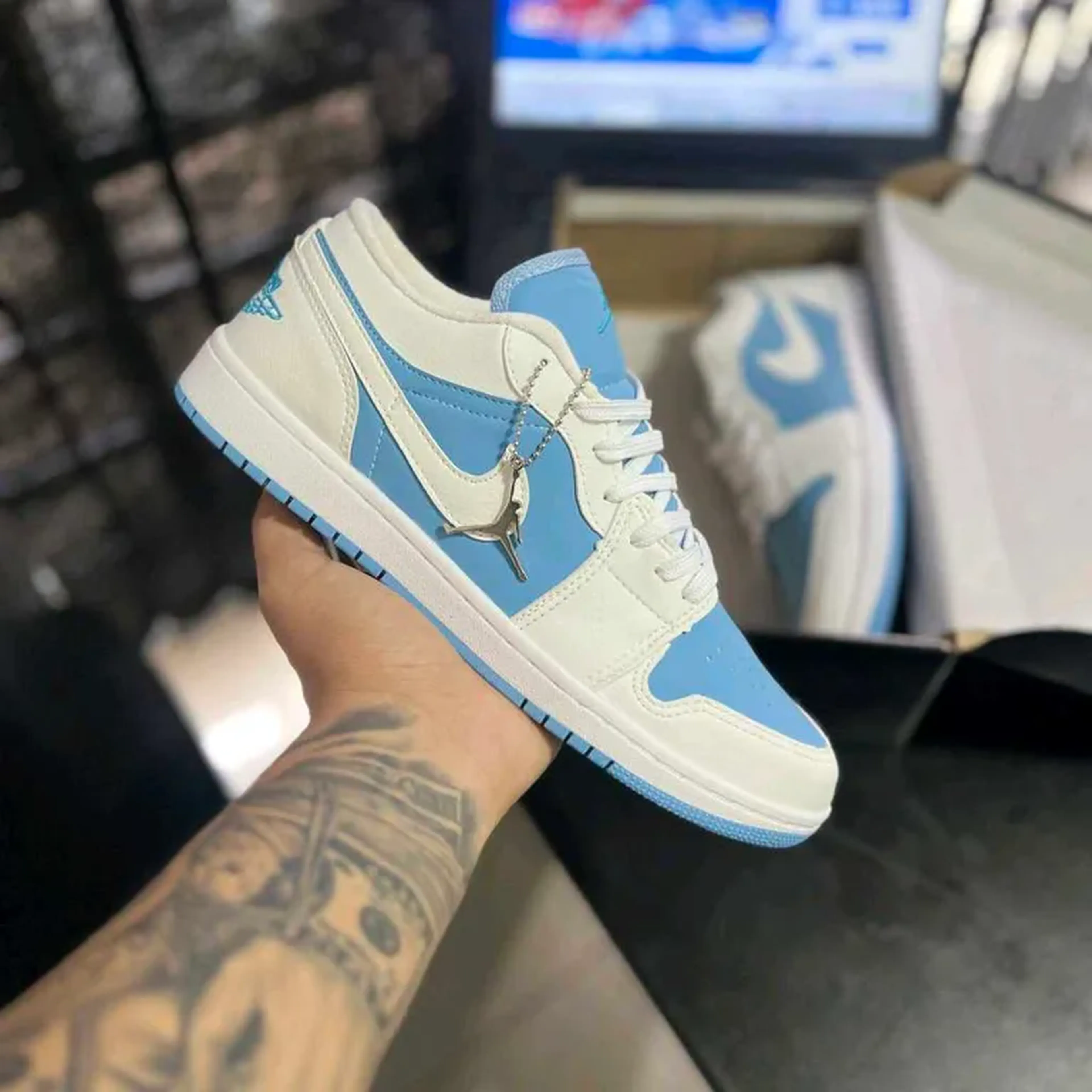 Nike Air Jordan 1 Low Branco com azul imagem