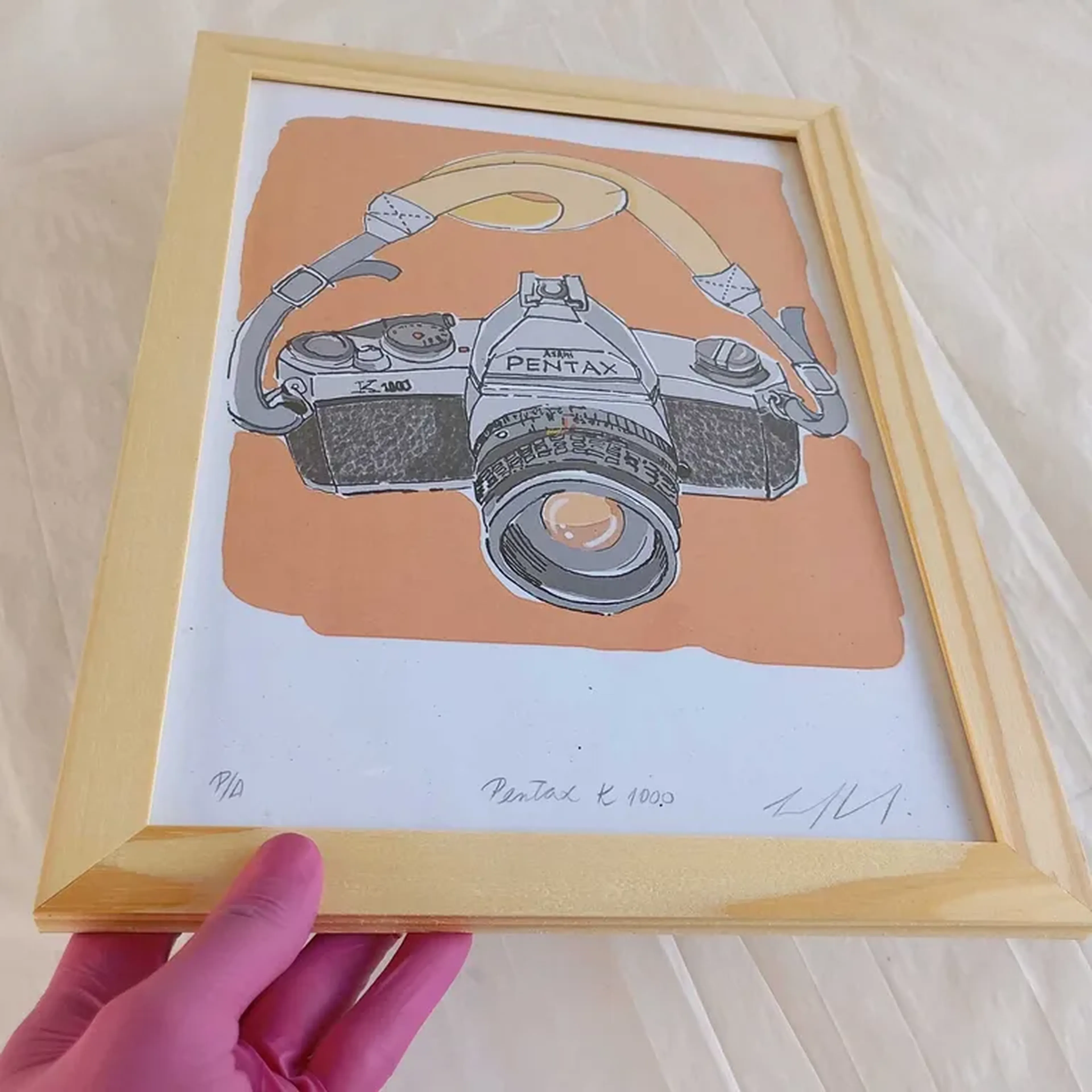 We Love Cameras - Pentax K1000 - 21x30 cm moldura plana imagem