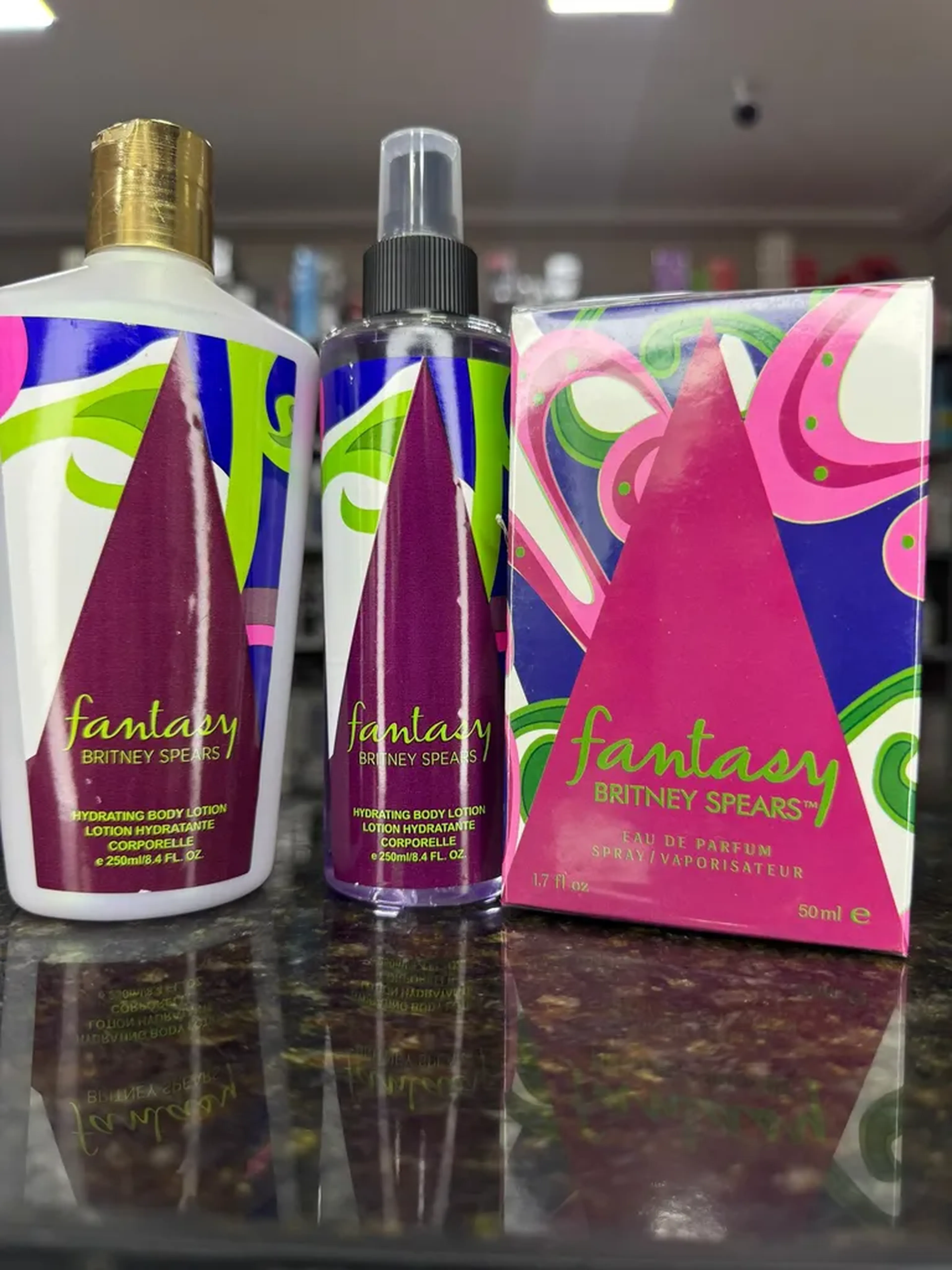 Kit Feminino Fantasy-Perfume 50ml+Body Splash+Hidratante) imagem