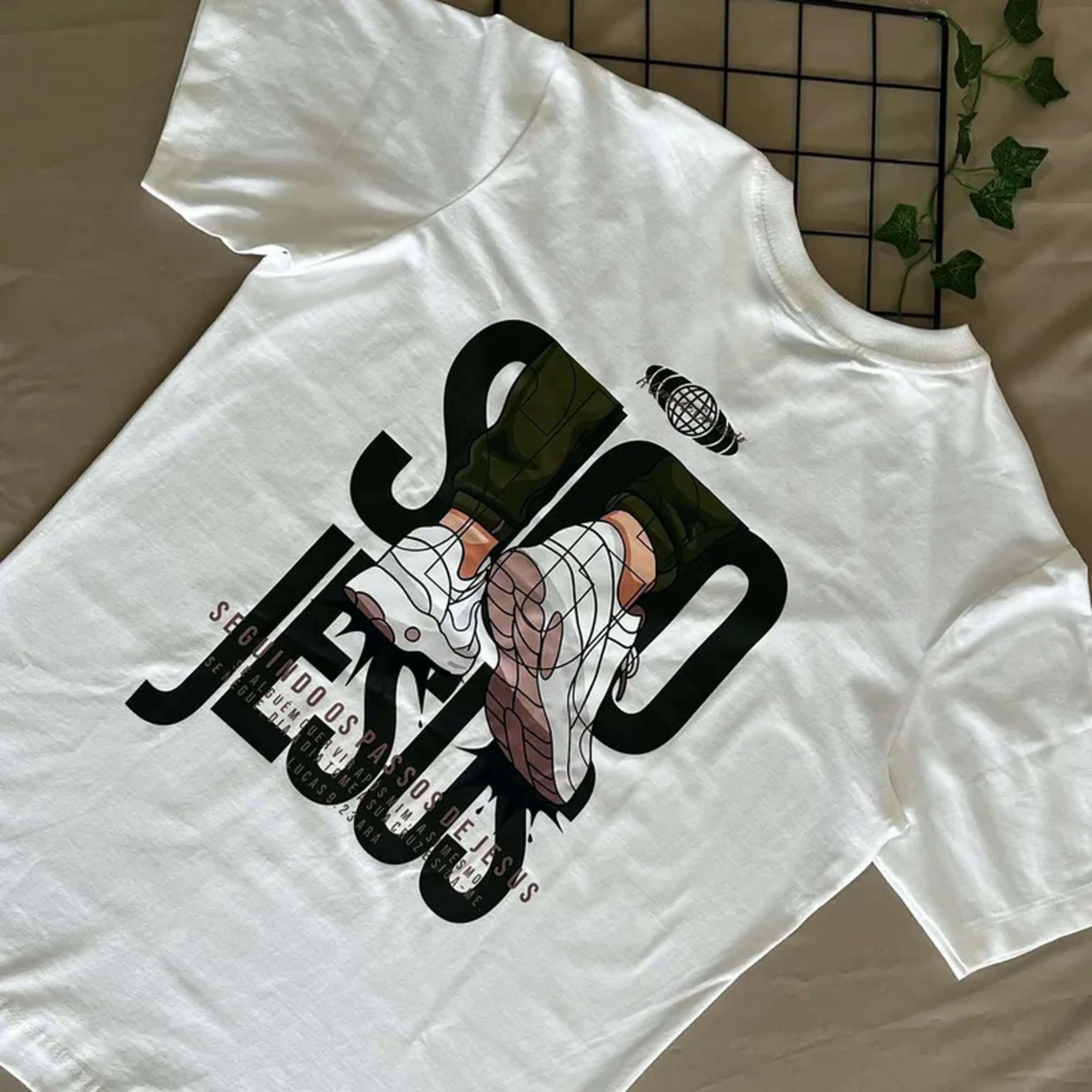 Camiseta tradicional Sigo Jesus imagem