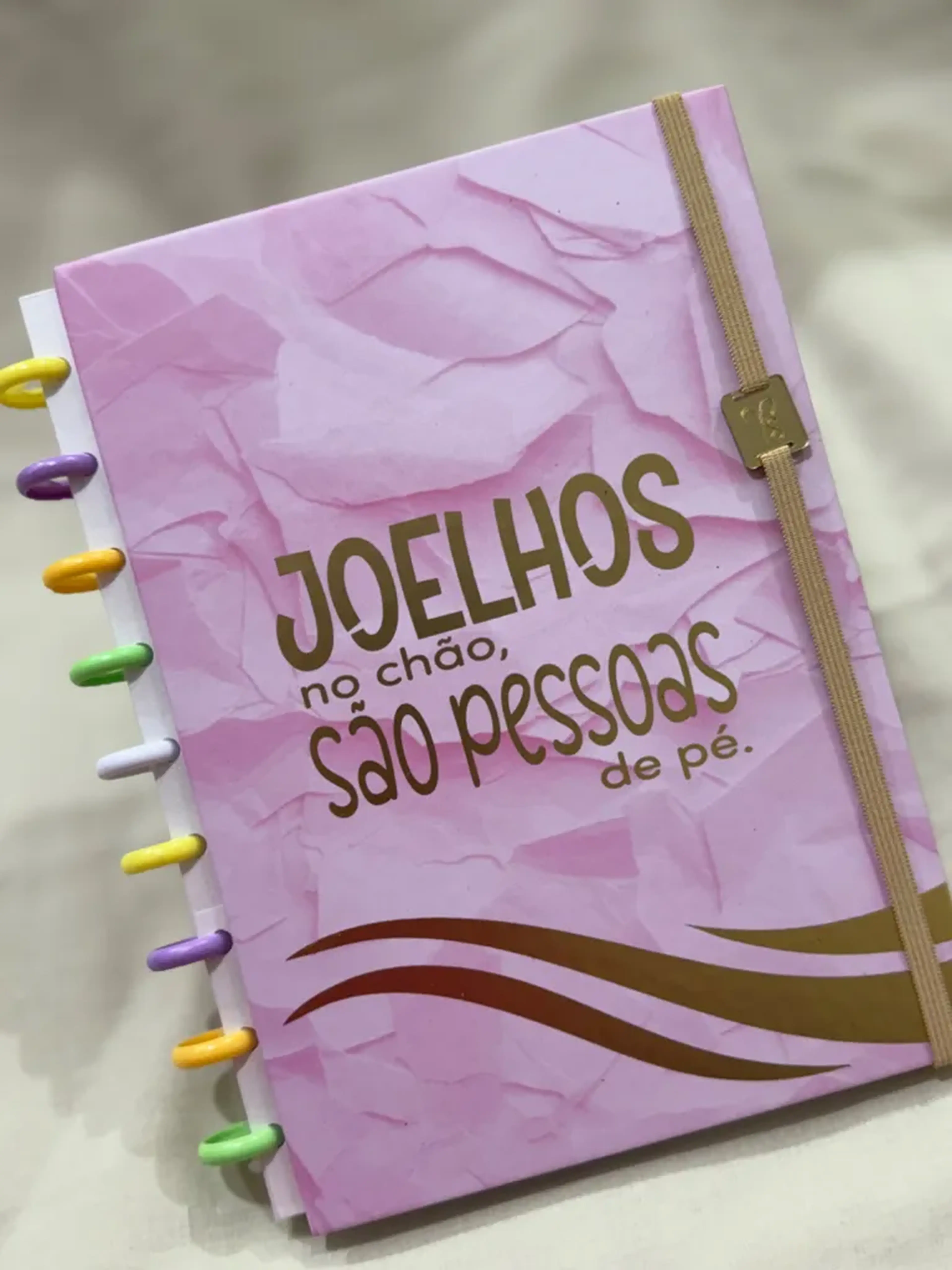 Caderno de Discos | Joelhos no chão são pessoas de pé imagem