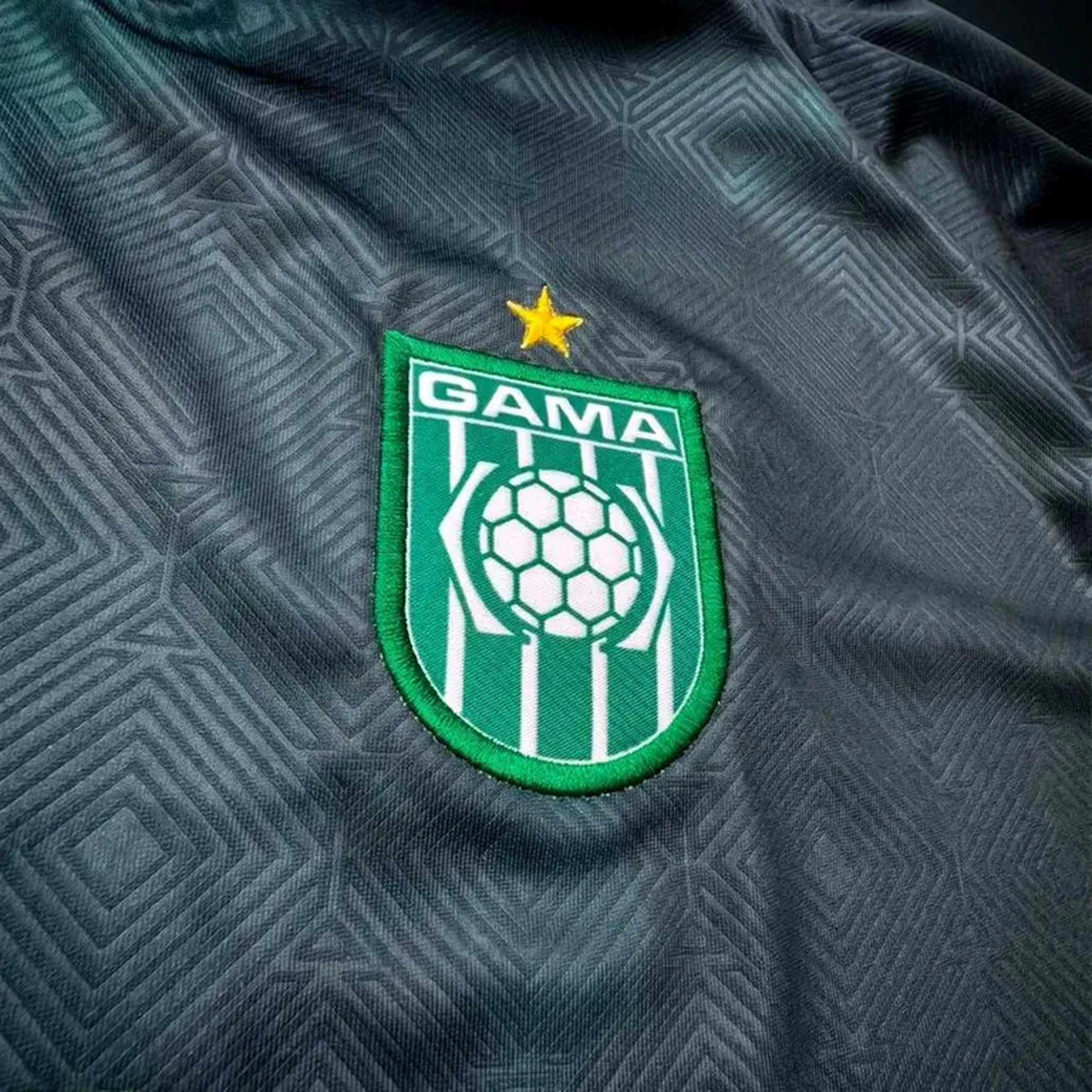 Camiseta Preta Tradicional imagem
