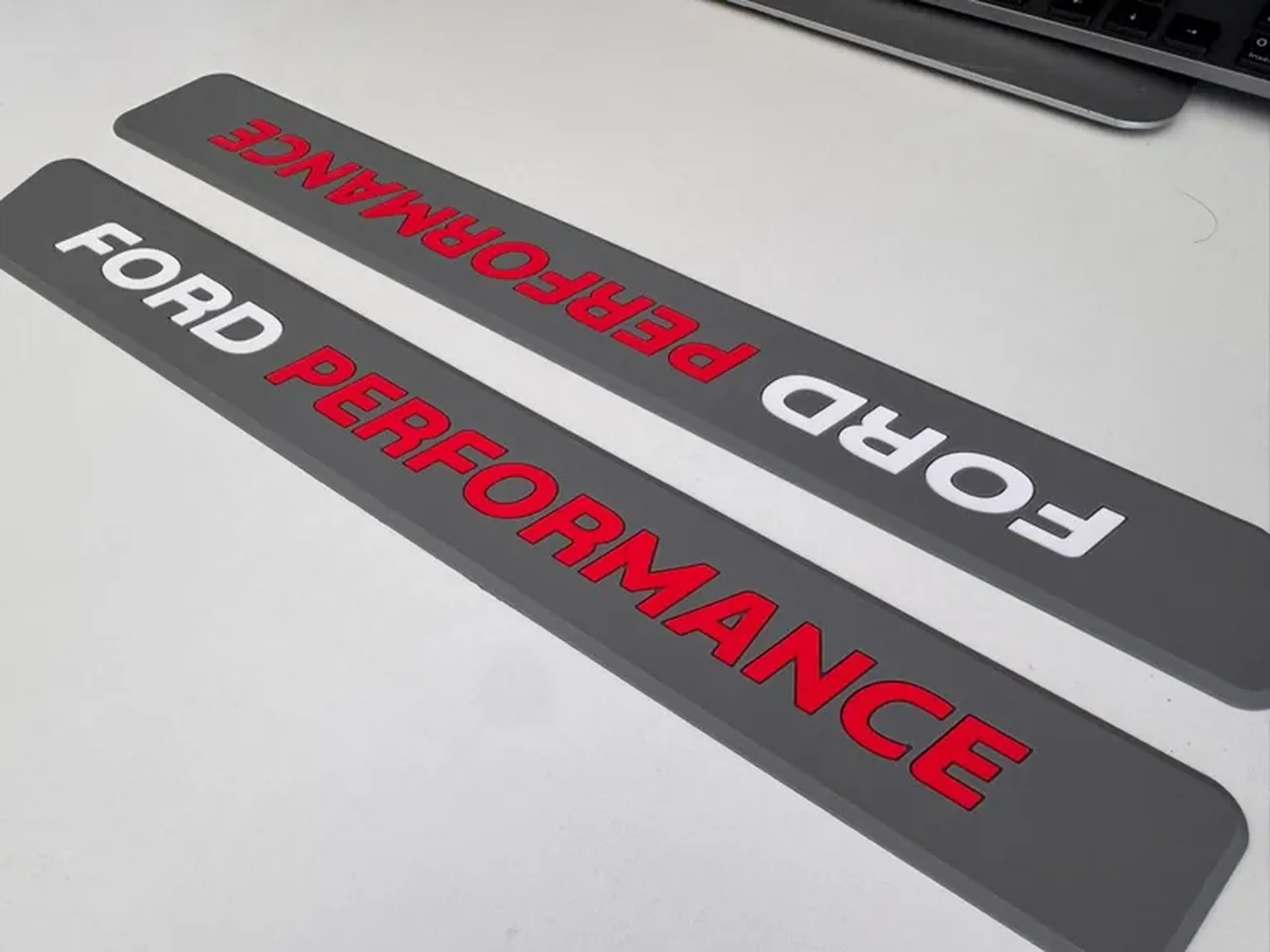 Soleira FORD PERFORMANCE (cinza) imagem
