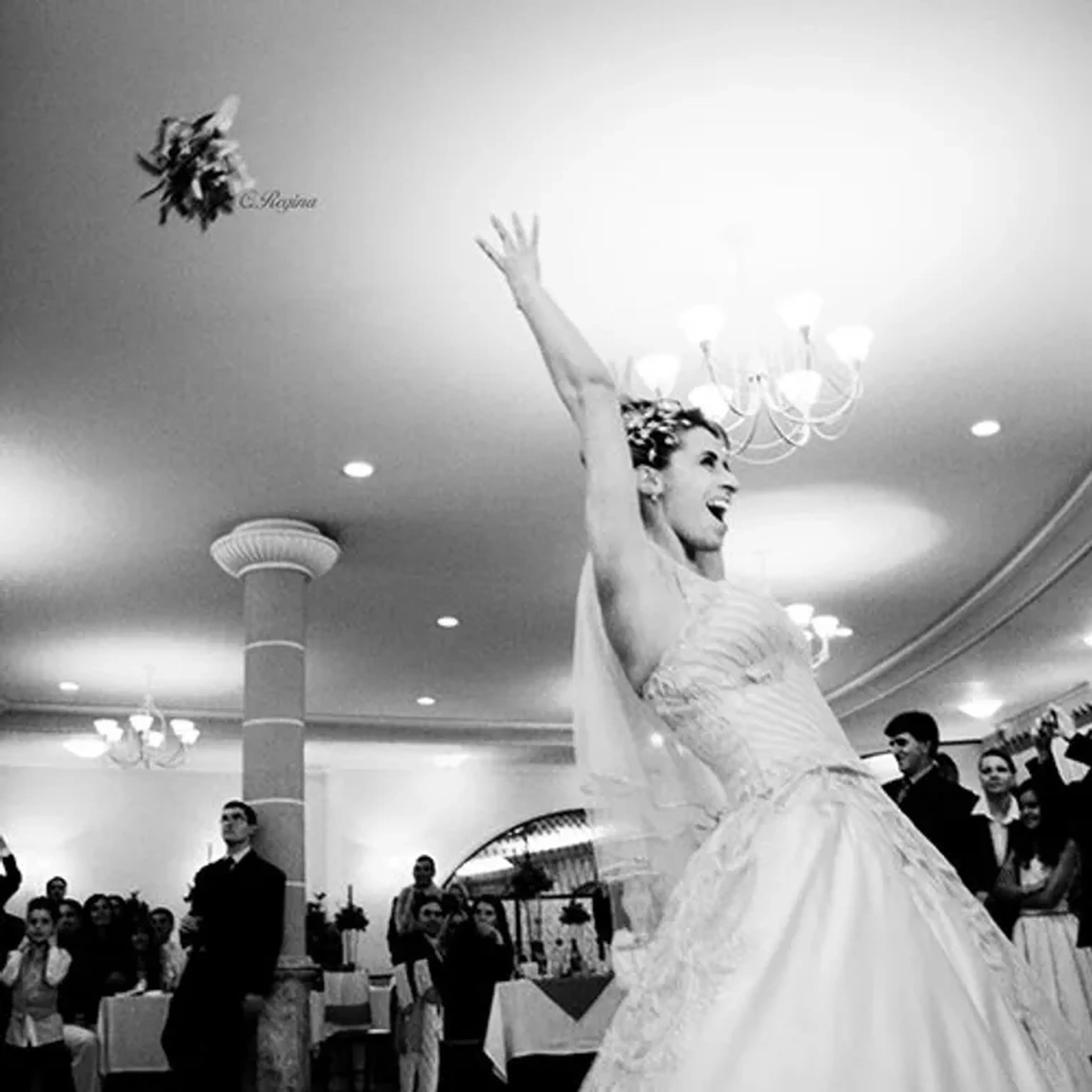 Taxa pra noiva não jogar o buquê pra sua namorada imagem