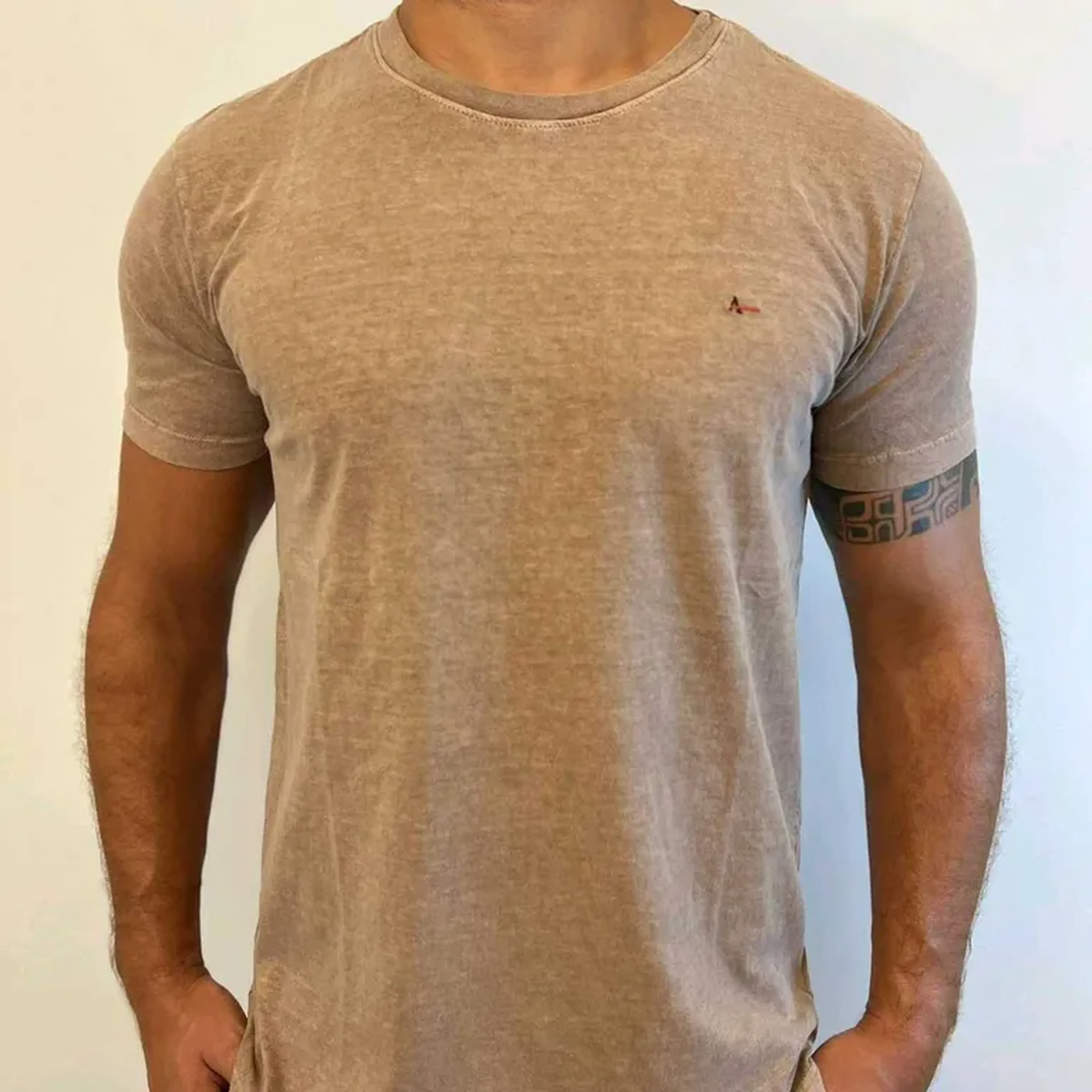 Camiseta Aramis marrom imagem