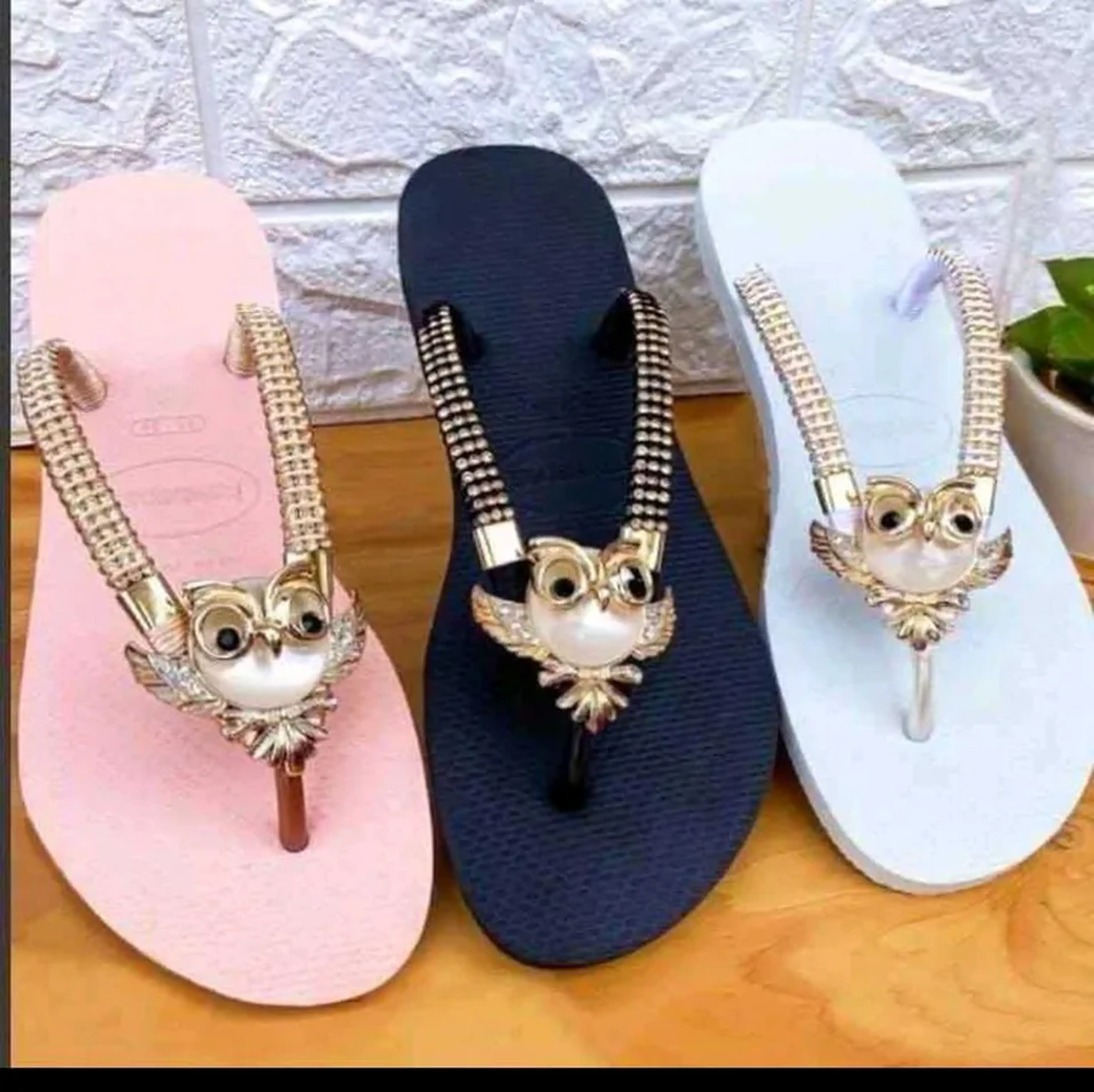 havaianas com Joia corujinha imagem