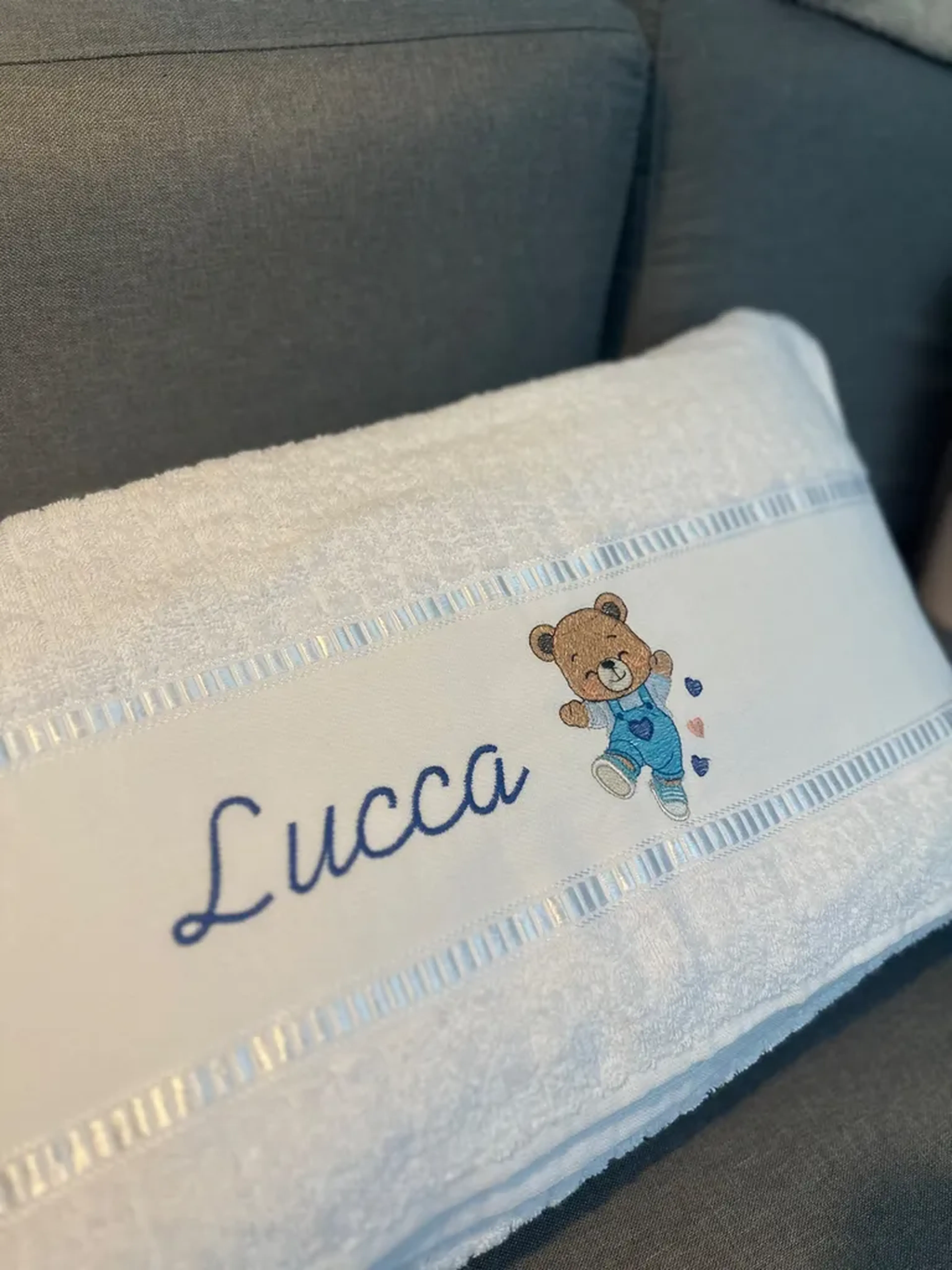 Toalha de banho com bordado digital imagem