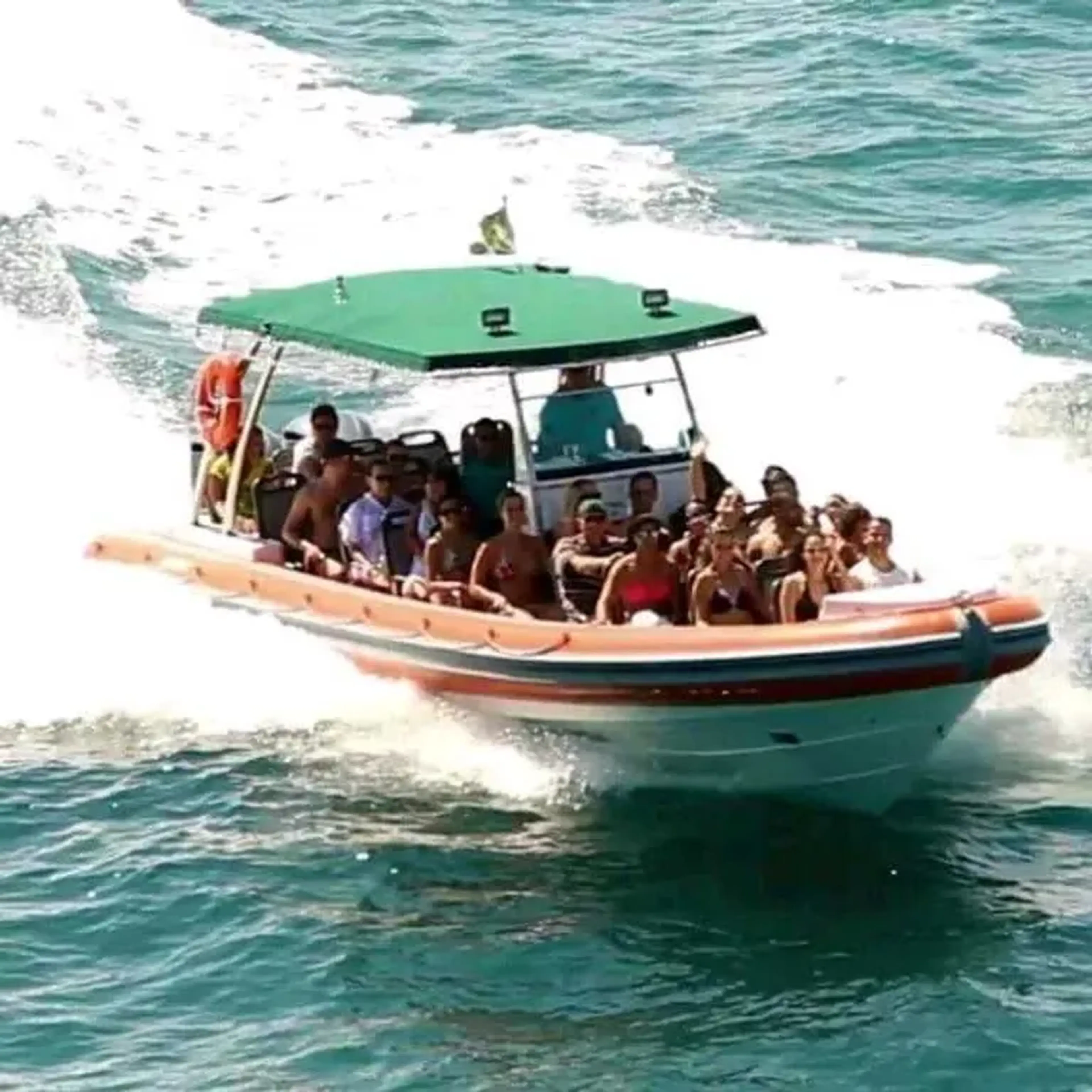 PASSEIO BARCO BONETE EM ILHABELA imagem