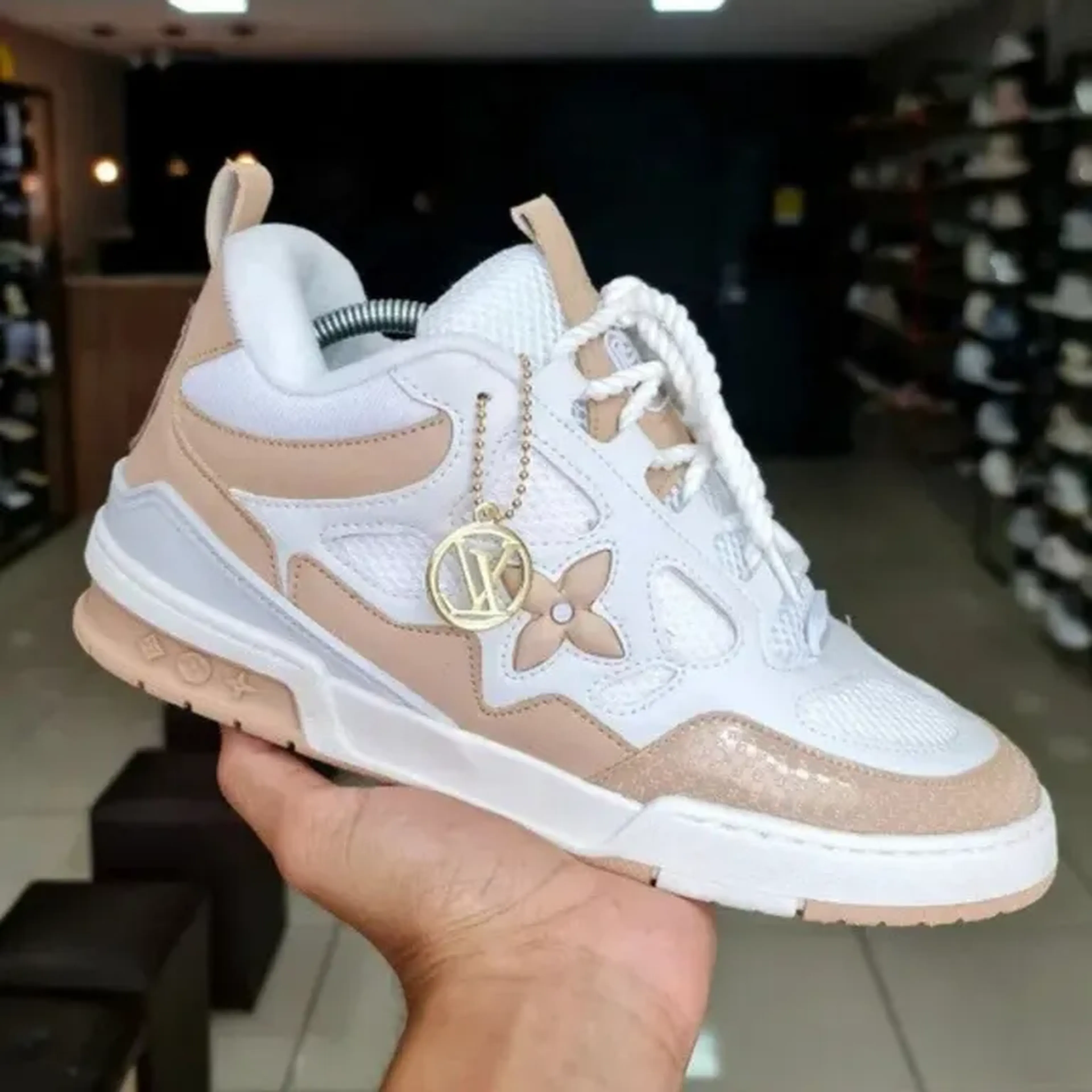 Louis Vuitton Skate Bege e Branco imagem