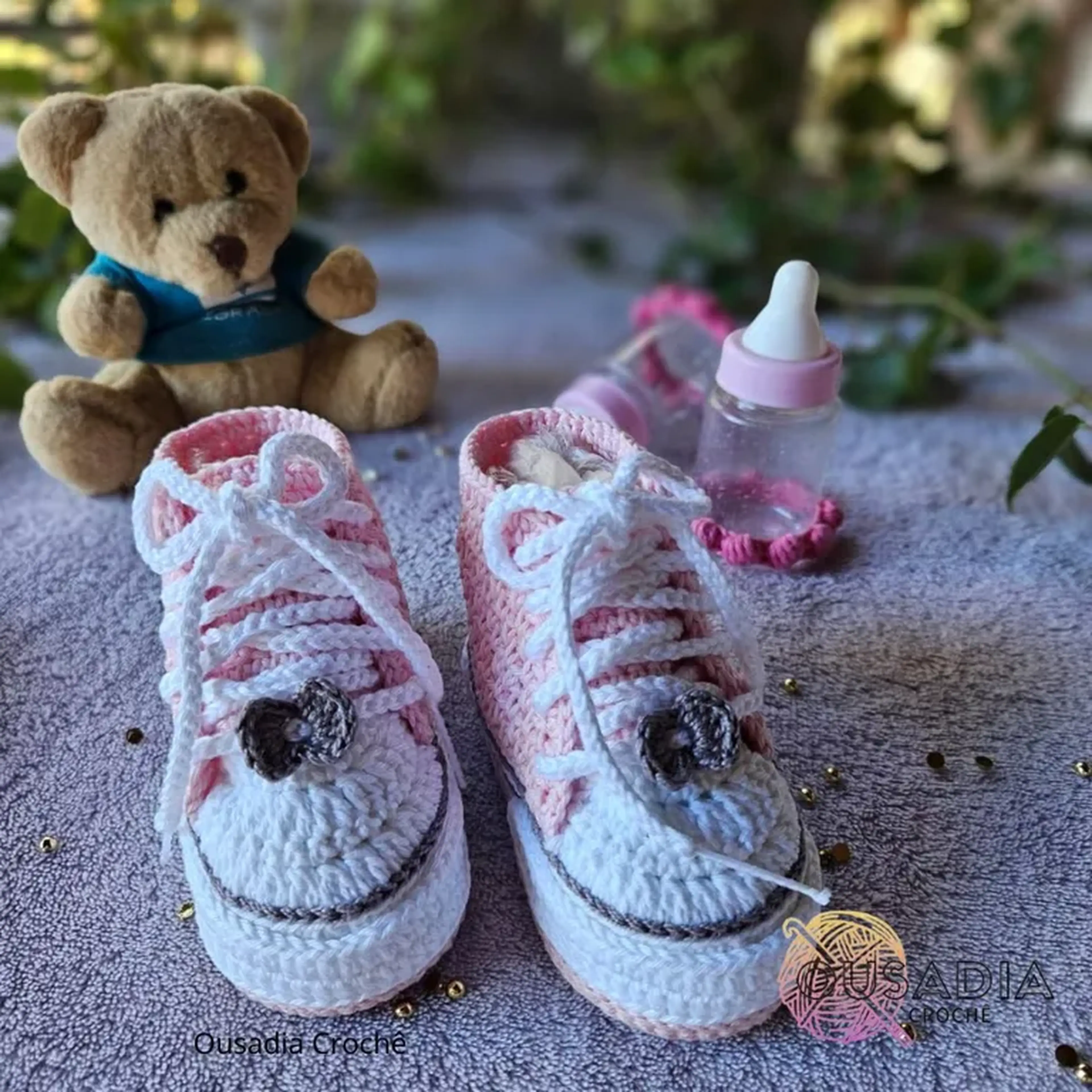 Sapatinho Tênis de Crochê Para Bebê - Rosa imagem