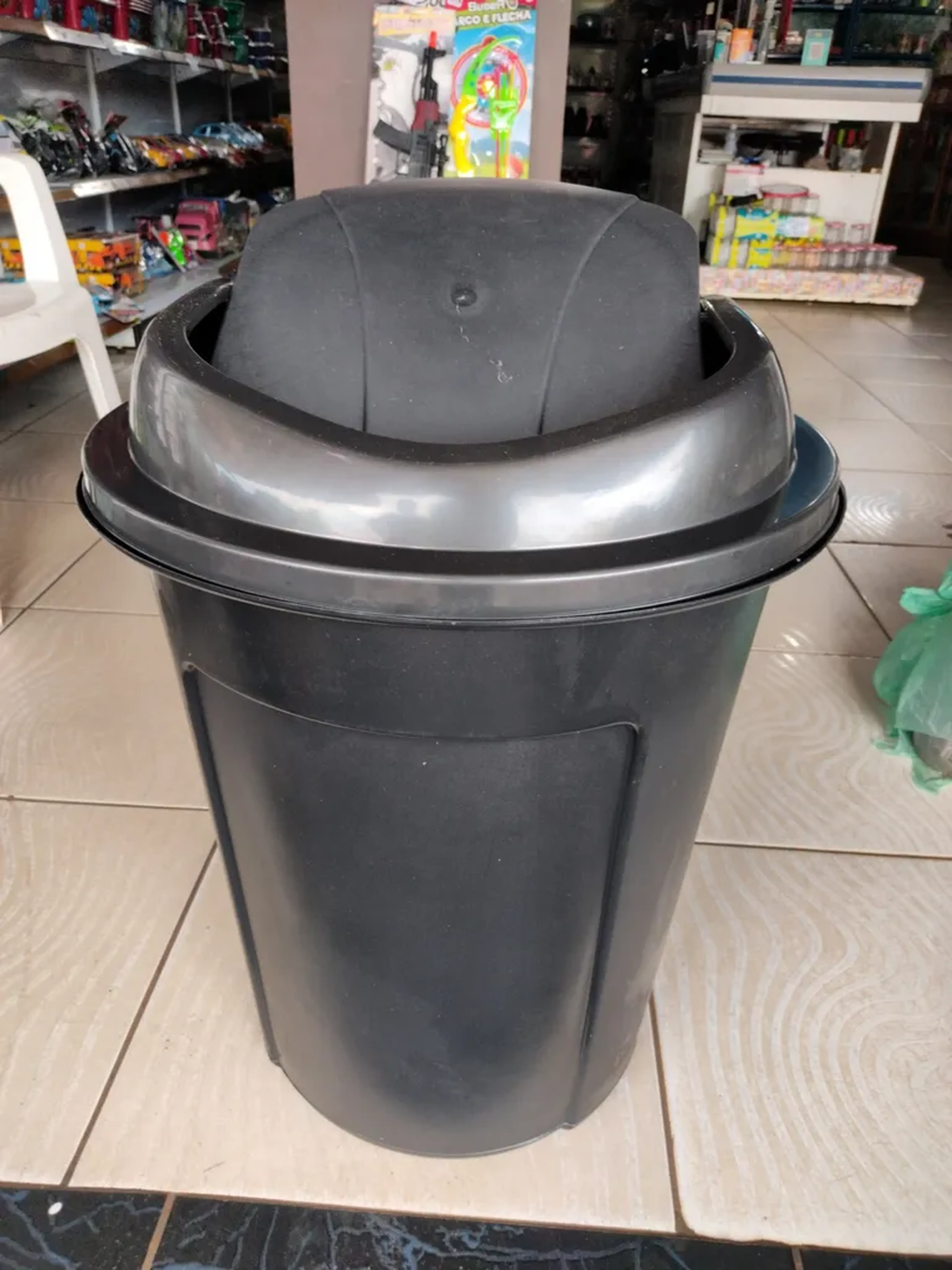 Lixeiro com tampa rotatória imagem