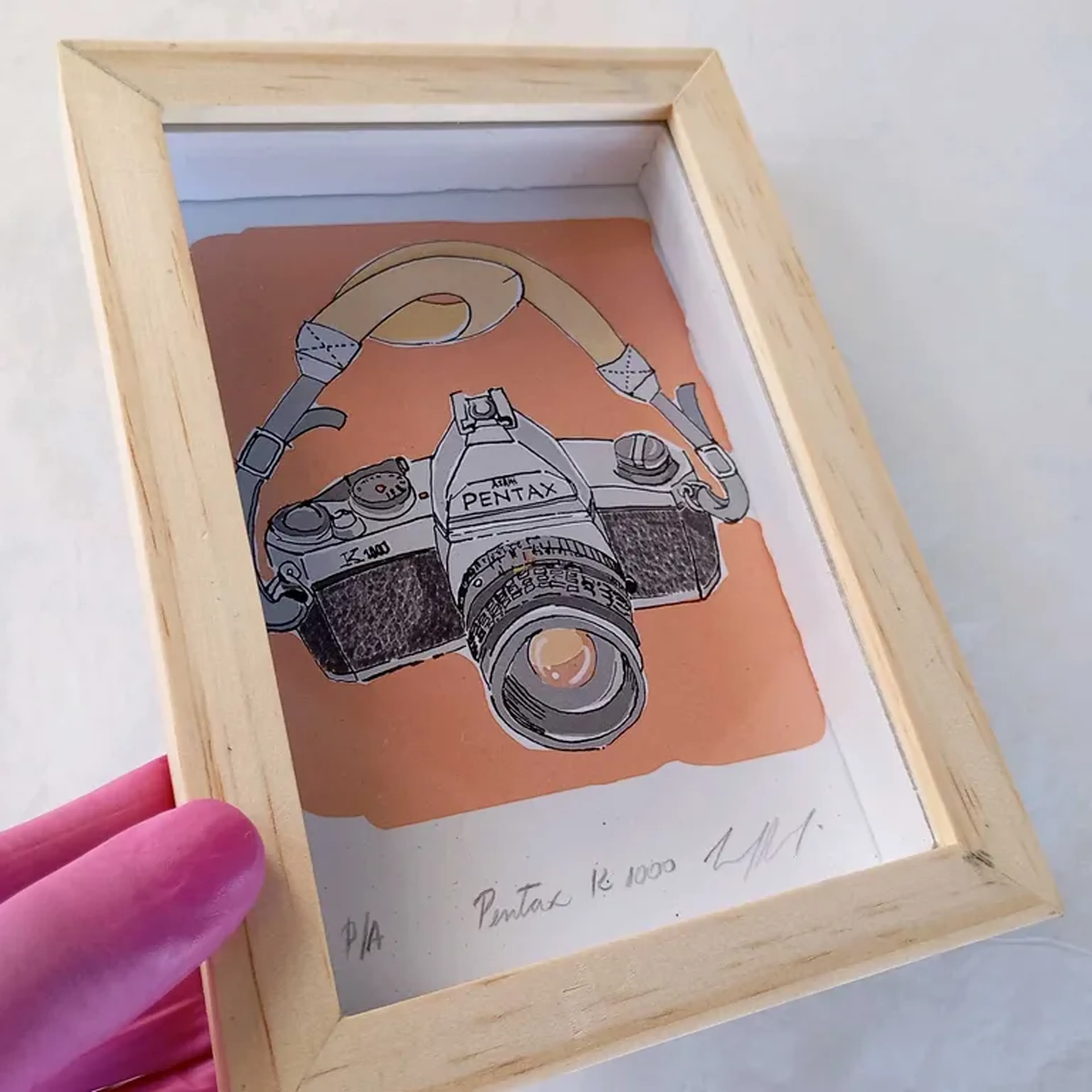We Love Cameras - Pentax K1000 - 10x15 cm moldura alta imagem