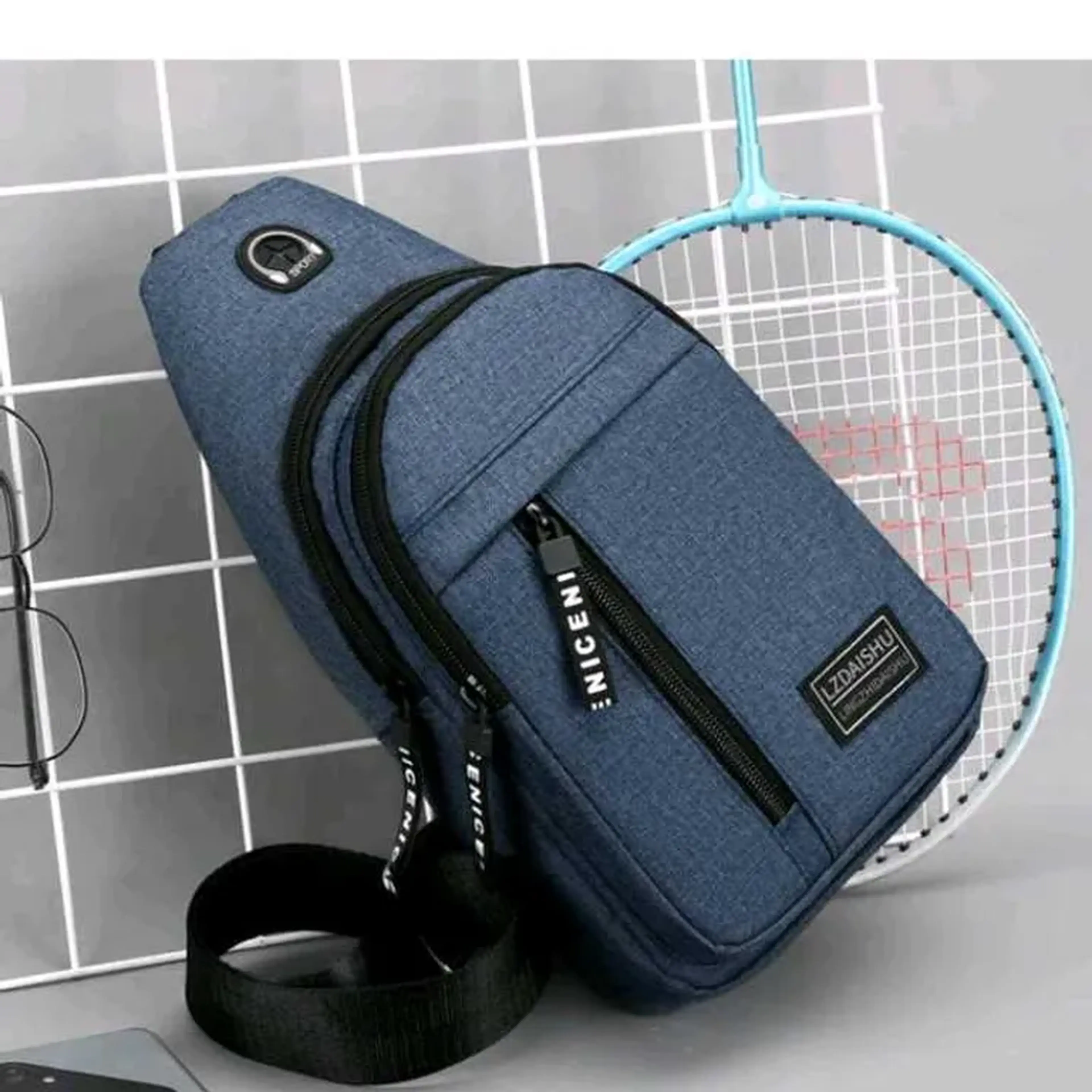 Mochila transversal masculina imagem