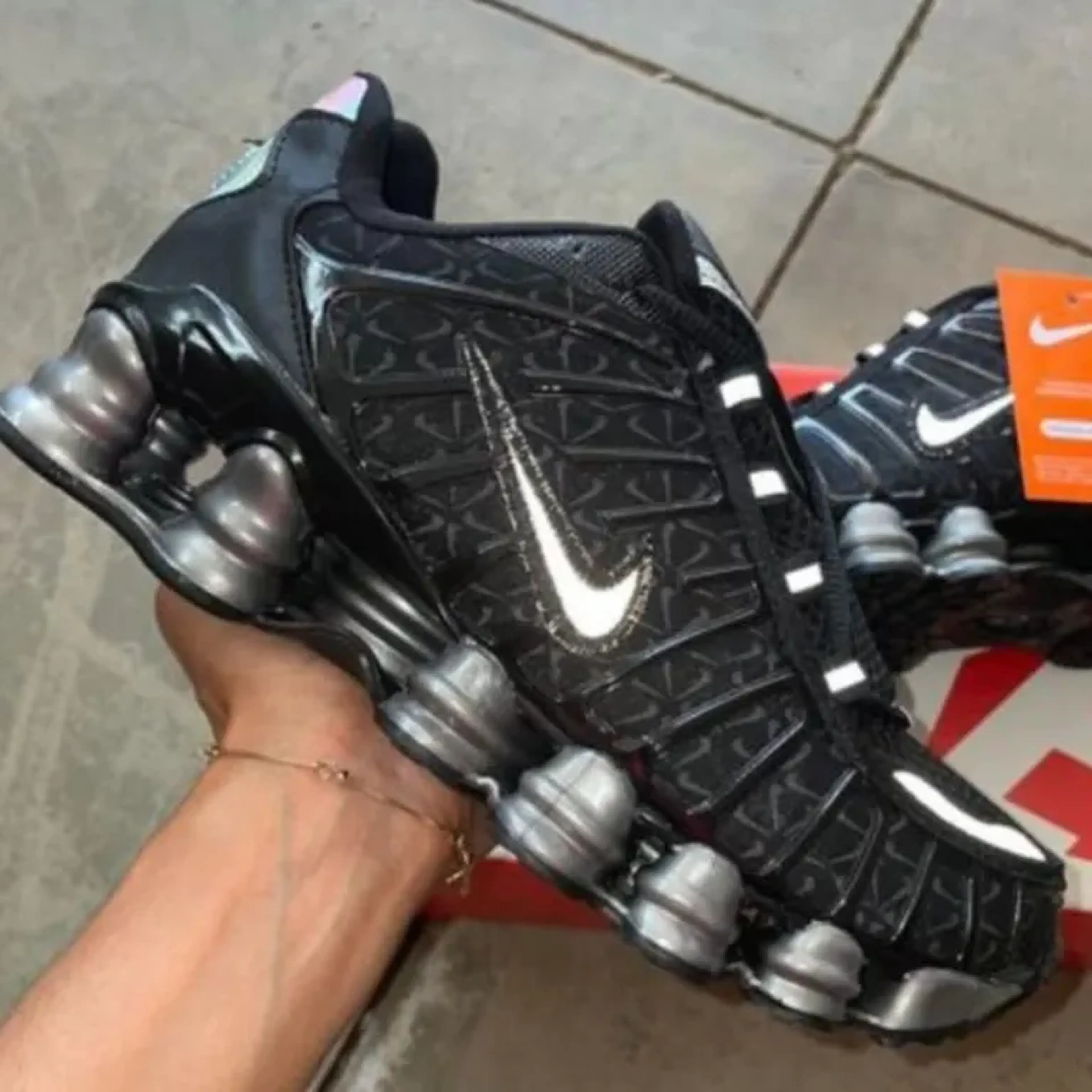 Tênis Nike Shox TL12 Molas,preto e sinza, refletiv imagem