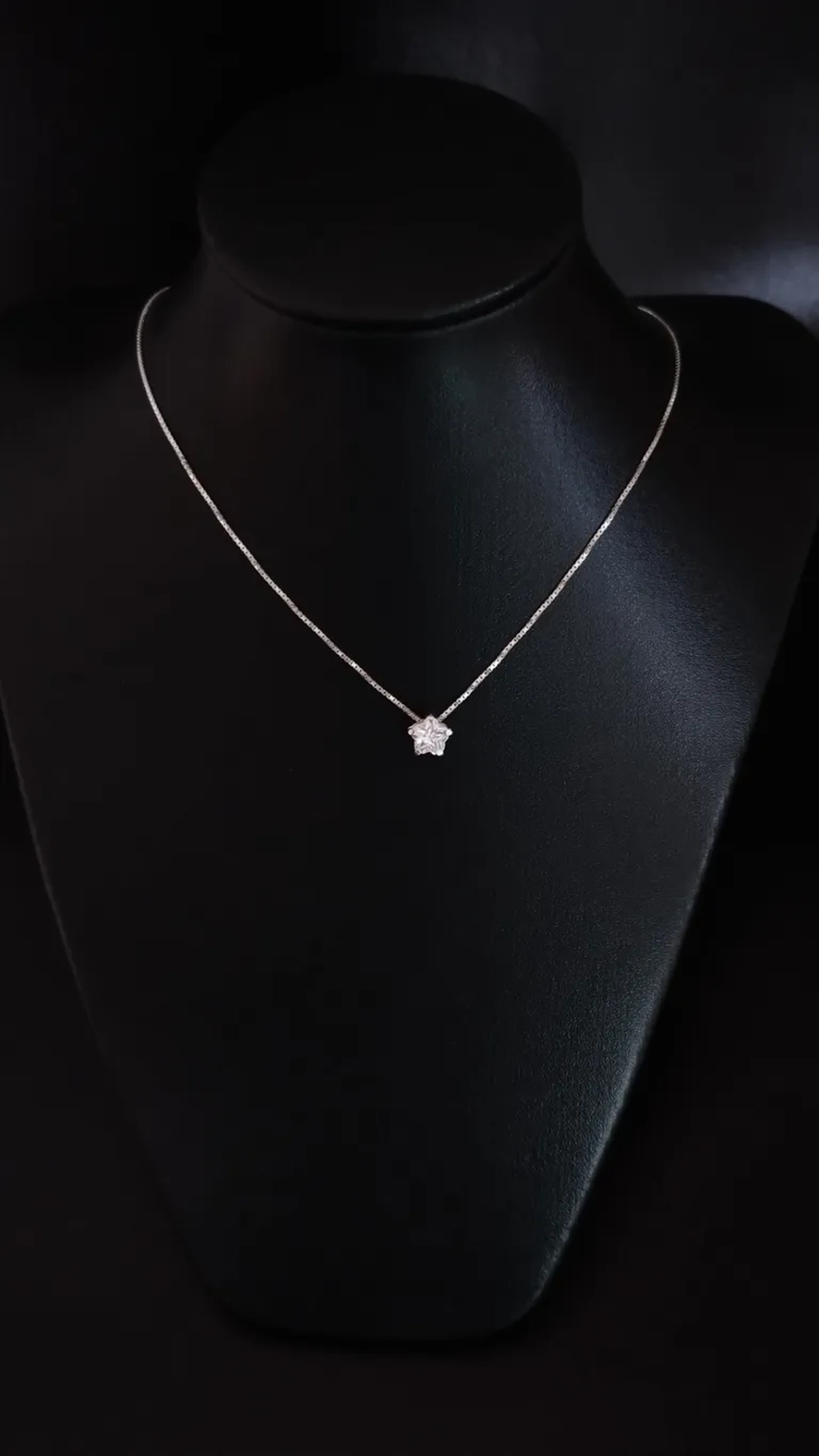 Colar, pingente de estrela pedra zirconia. imagem