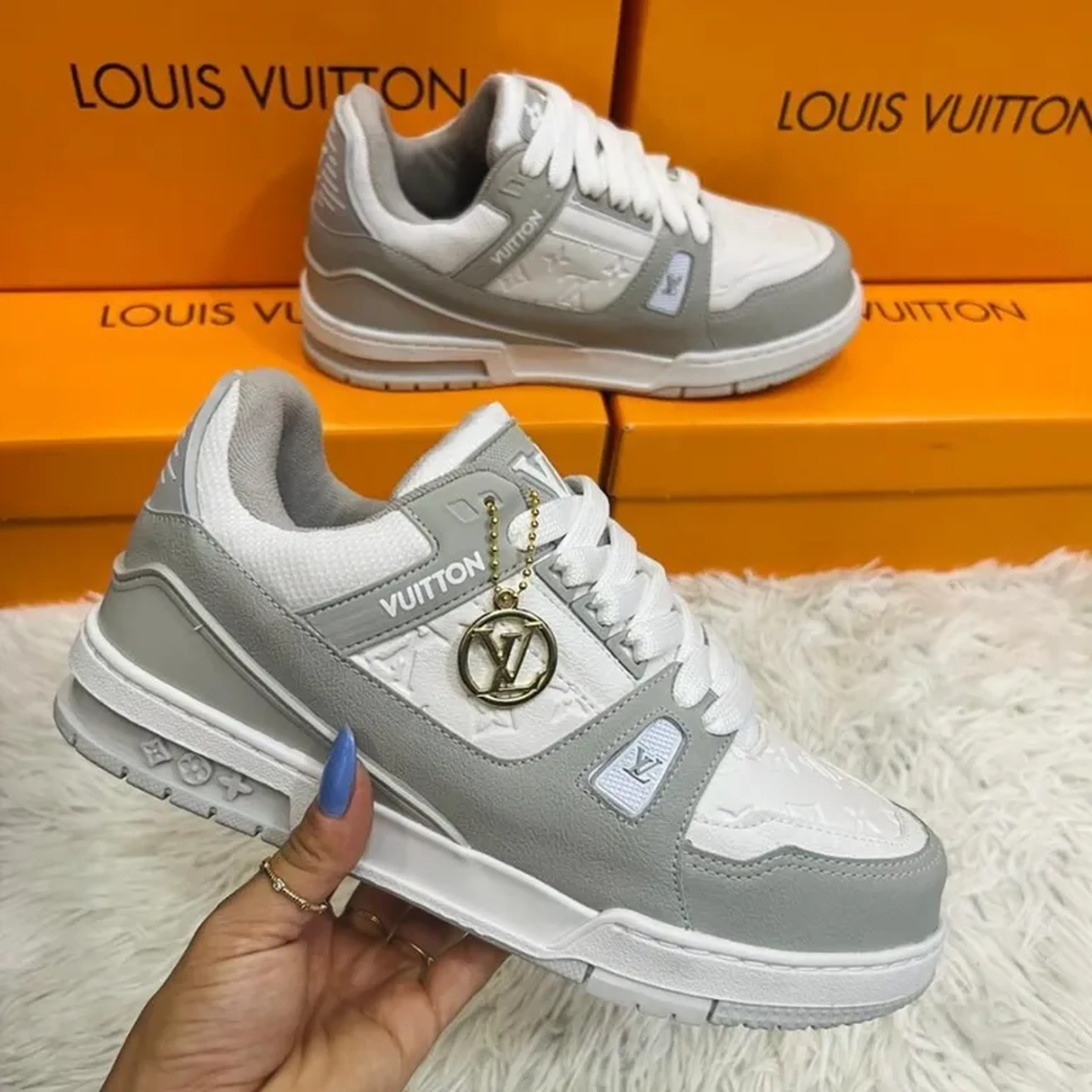Louis Vuitton Trainer Cinza e Branco imagem