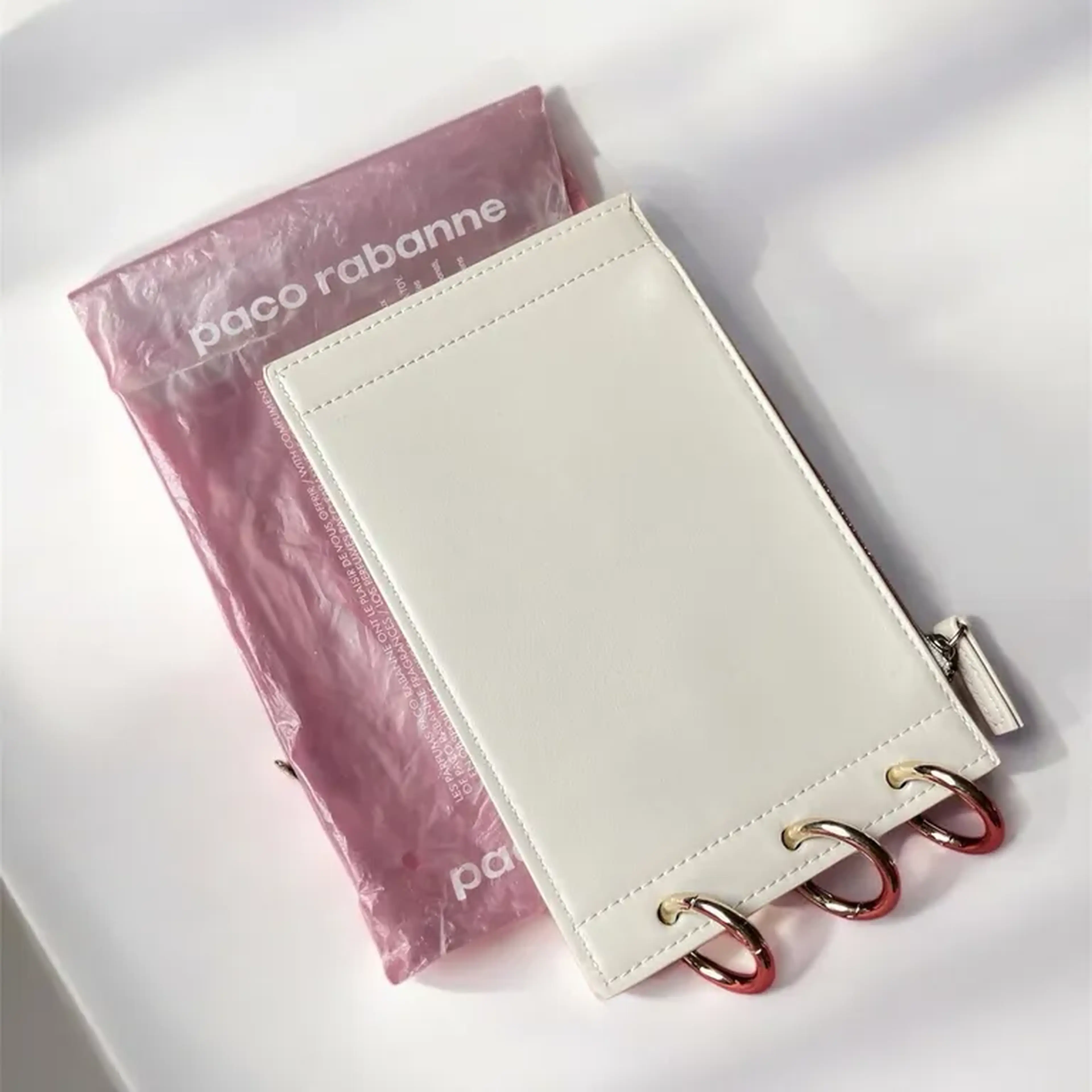 Bolsinha estilo clutch Paco Rabanne 🤍 imagem
