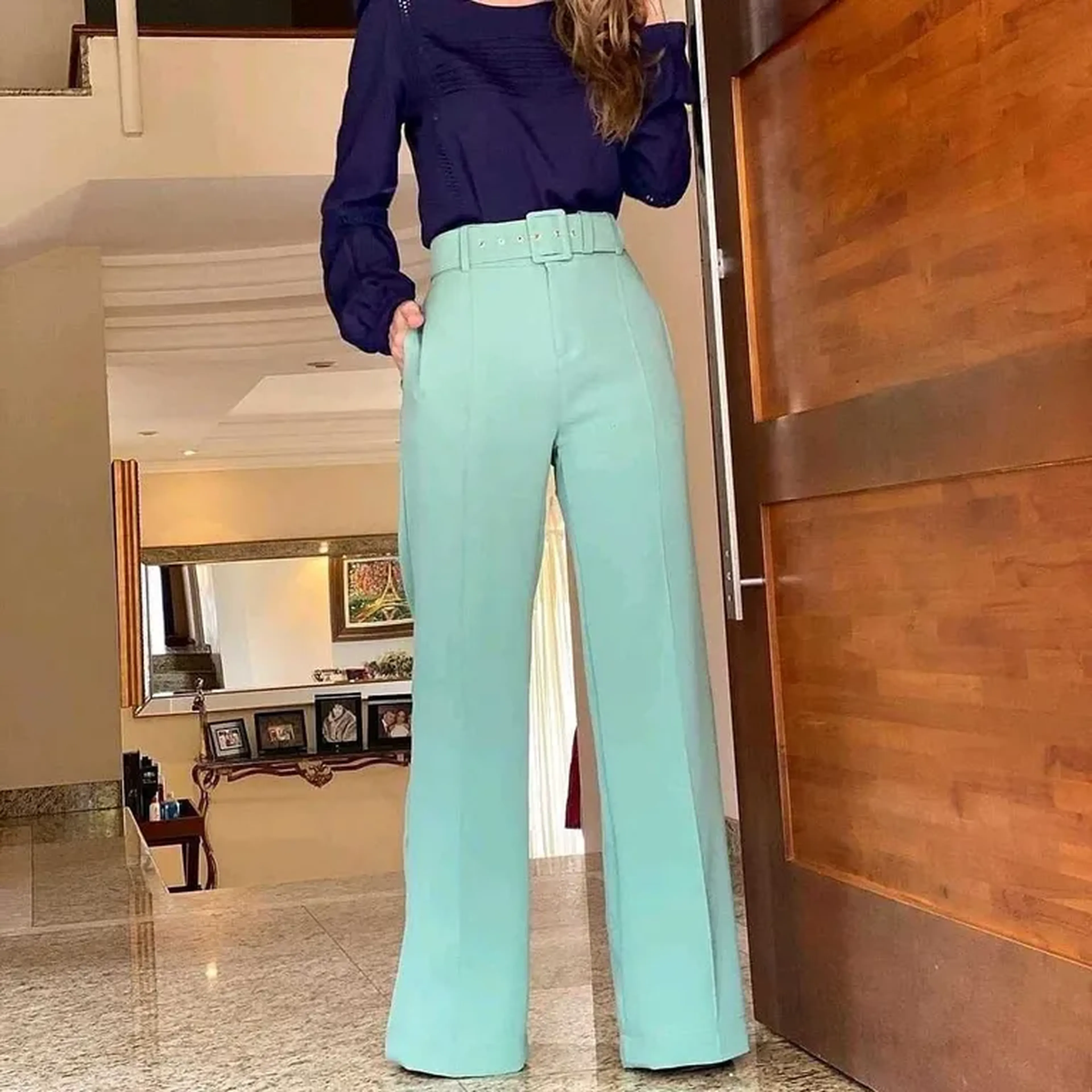 Calça Pantalona Alfaiataria com cinto encapado imagem