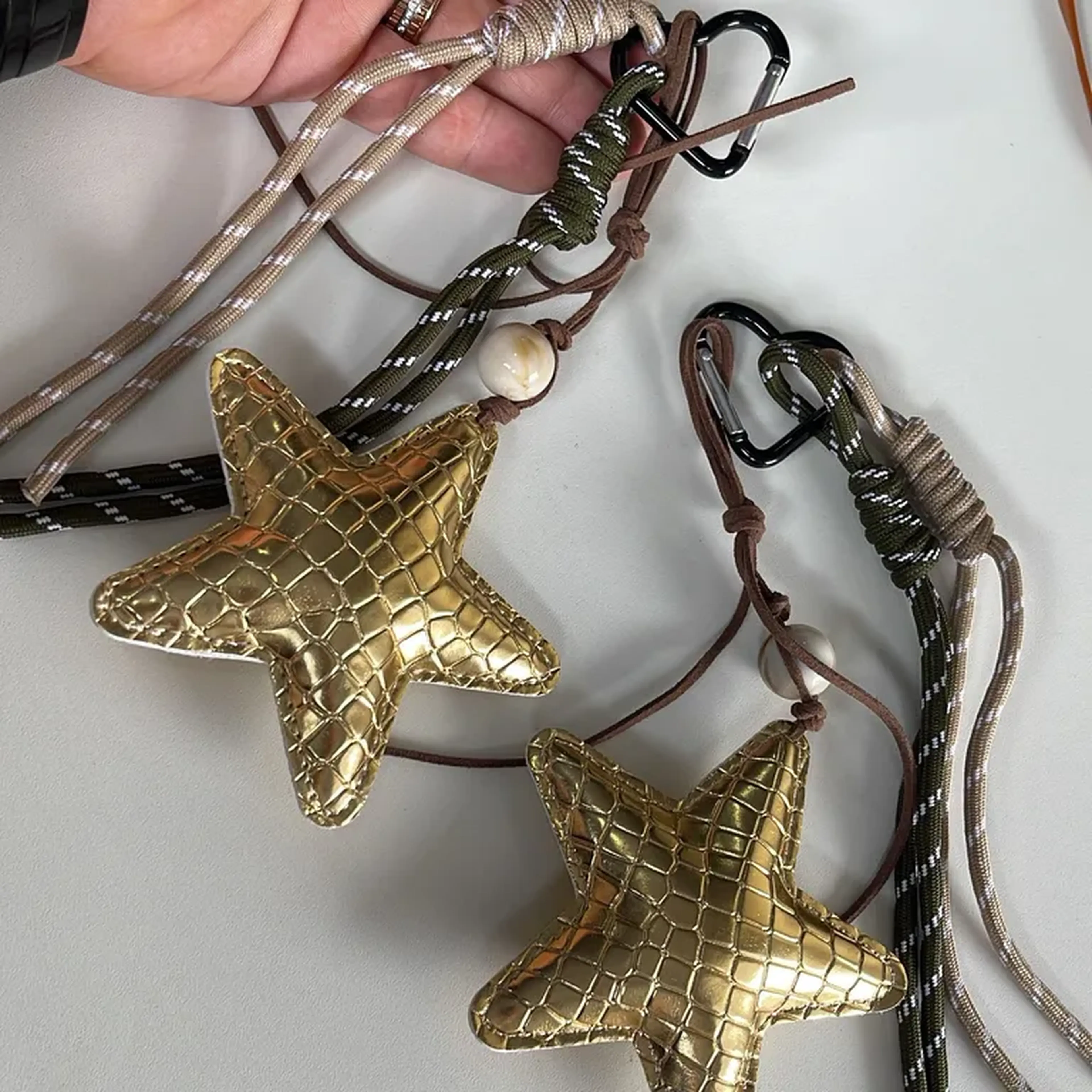 Charms estrela dourada imagem